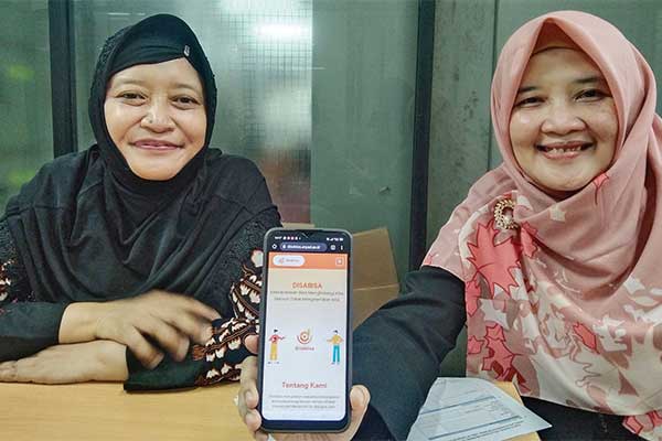 Managing Director Disabisa, Ira Mirawati (kanan), bersama Difabel Relation Manager, Herlina Agustin