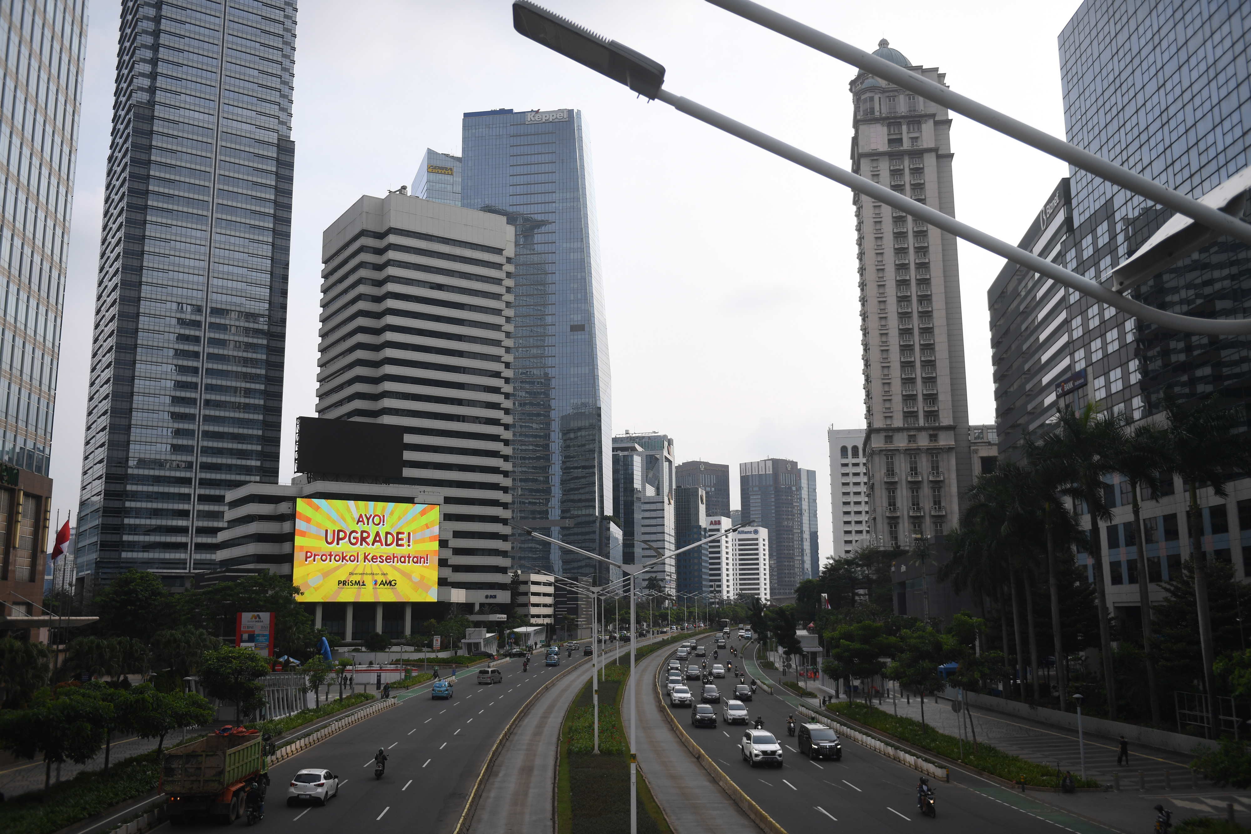  PERPANJANGAN PPKM: Suasana  Jalan Sudirman, Jakarta. Pemerintah perpanjang masa PPKM Jawa-Bali sejak 1 hingga 14 Februari 2022