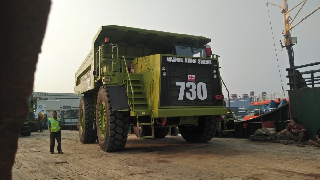 Dump truck milik Kobexindo. Emiten penyedia alat berat terintegrasi  ini memperkirakan pasokan peralatan berat akan ketat tahun ini.