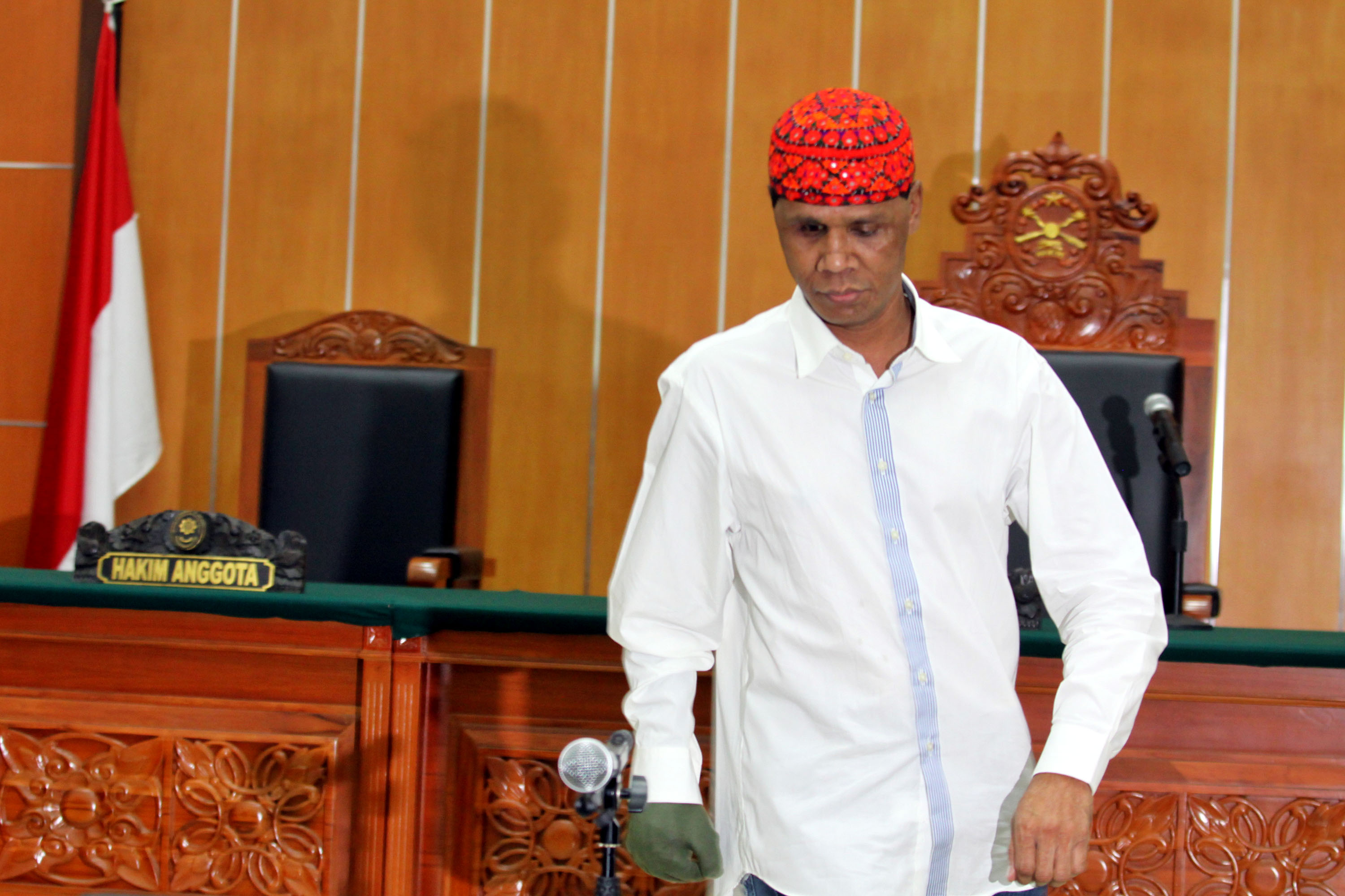 Hercules saat menjalani agenda pembacaan vonis di pengadilan.