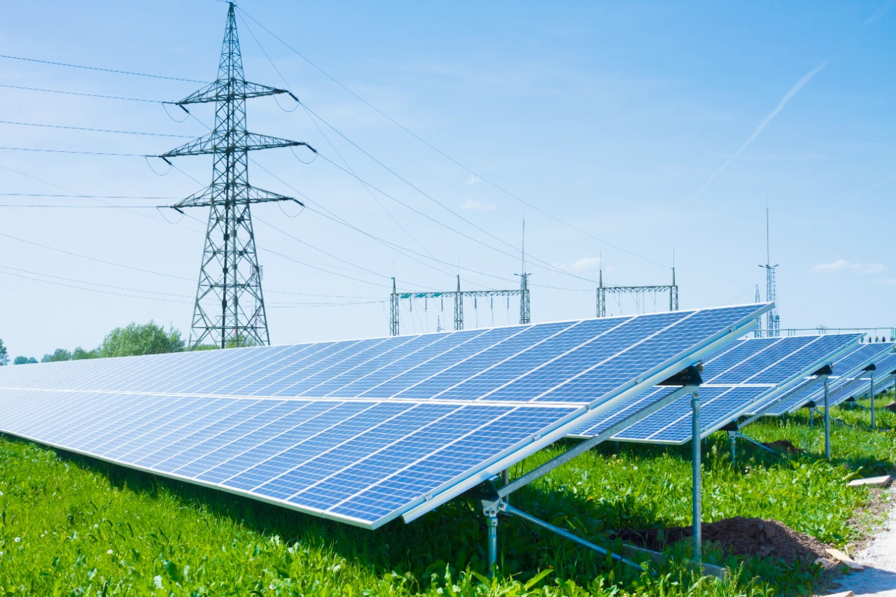 Hitachi Energy telah terlibat dalam beberapa proyek transisi energi seperti fasilitas microgrid pertama dan terbesar di Bontang.