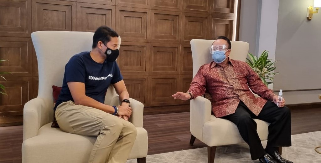 Menparekraf Sandiaga Uno menerima kunjungan Ketua Umum Pengurus Pusat Ikatan Persaudaran Haji Indonesia (IPHI) Erman Suparno.