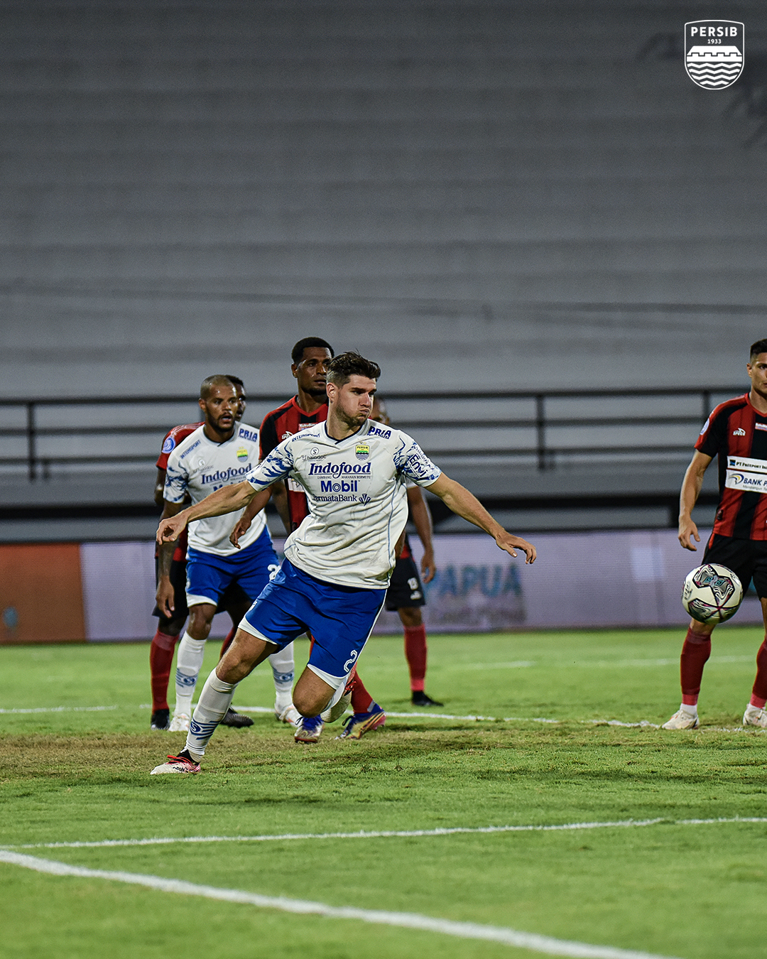 Laga Persib versus Persipura