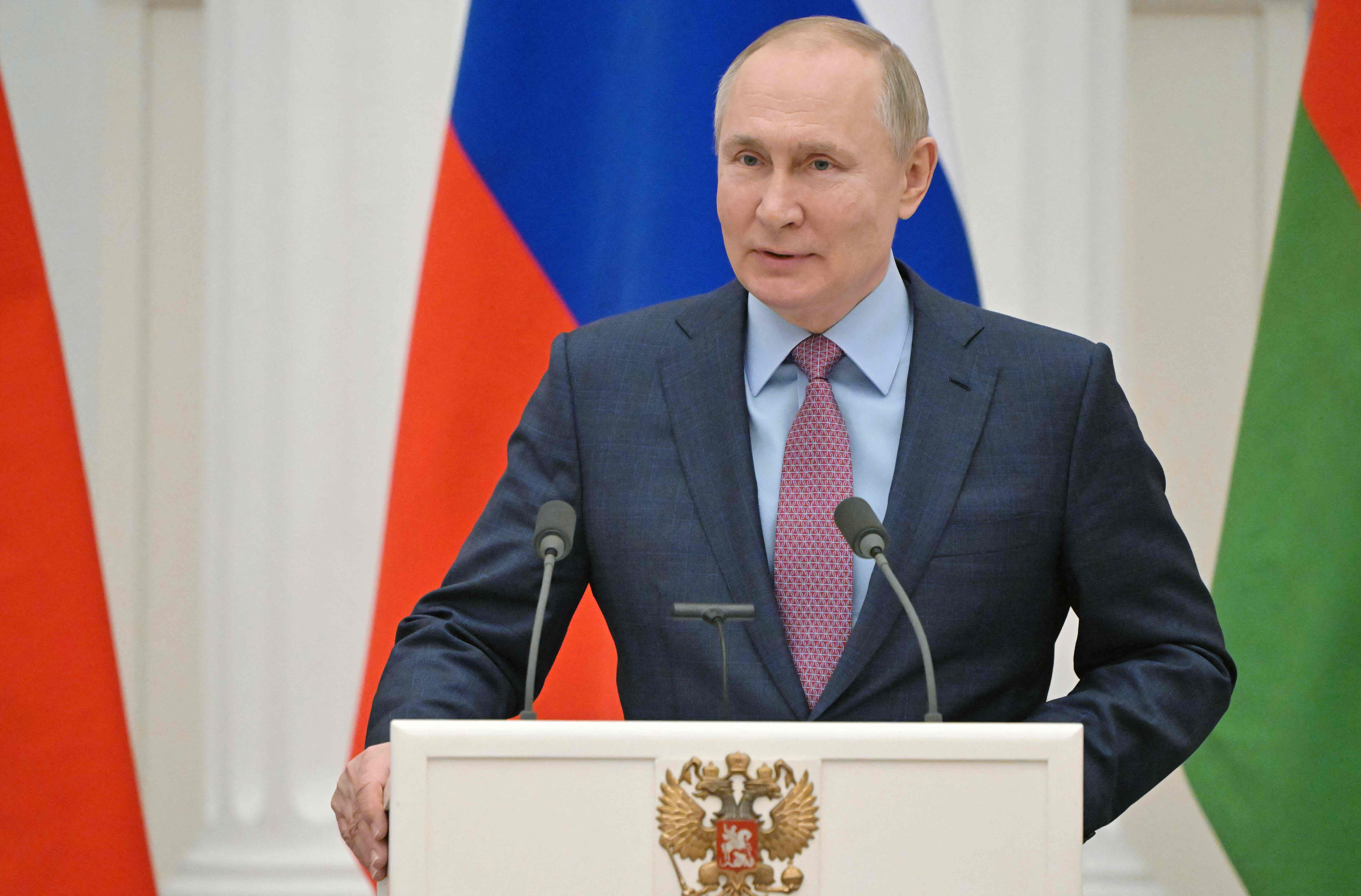 Presiden Rusia Vladimir Putin saat memberikan keterangan pers.