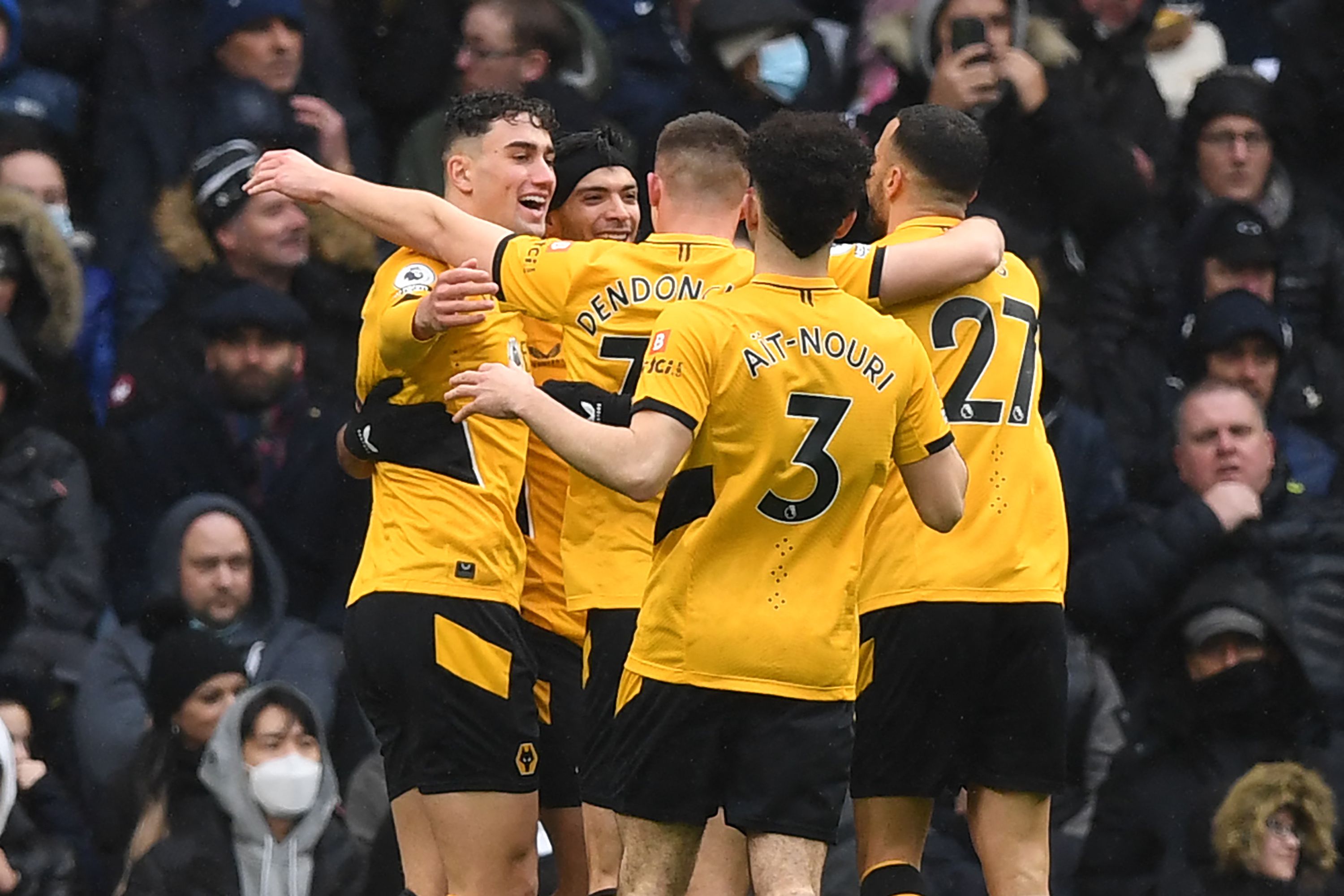 Para pemain Wolverhampton Wanderers melakukan selebrasi usai mencetak gol ke gawnag Tottenham Hotspur di laga Liga Primer Inggris.