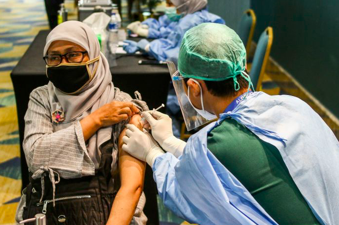 Presiden: Pulihkan Dunia Kerja dengan Mempercepat Vaksinasi