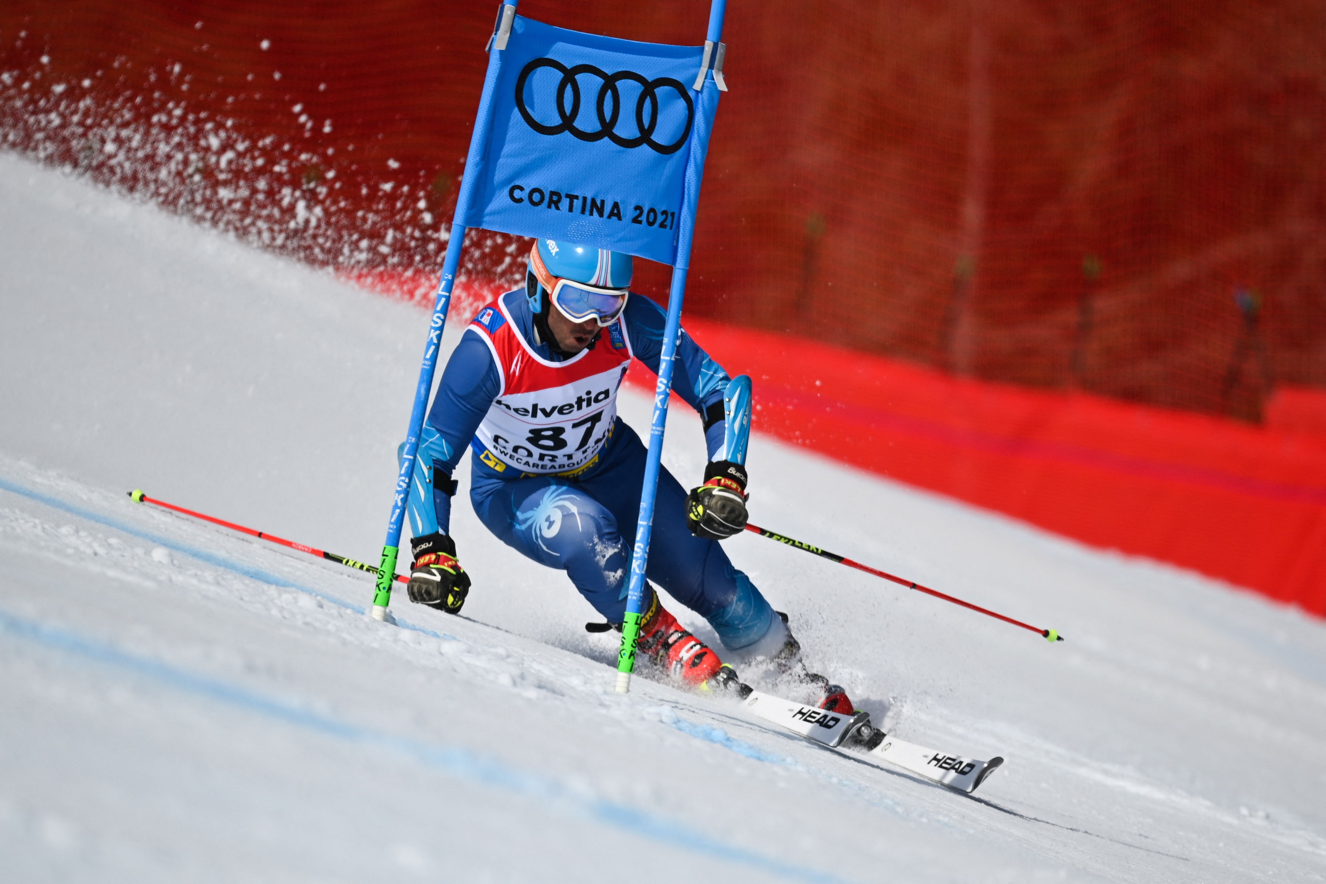  Atlet ski asal Iran Saveh Shemshaki.