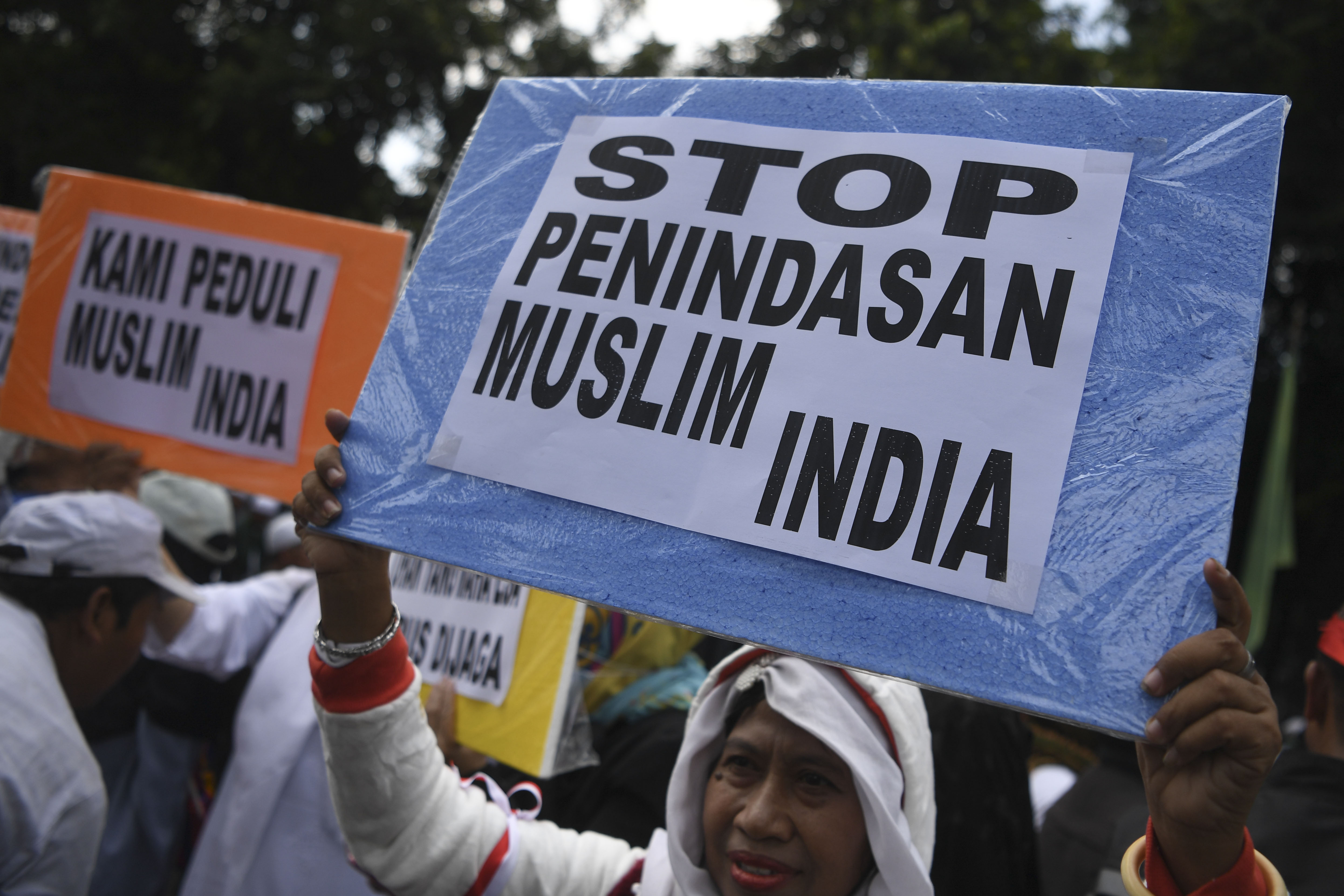  Pengunjuk rasa mengikuti aksi di depan Kedubes India, Jakarta, Jumat lalu.