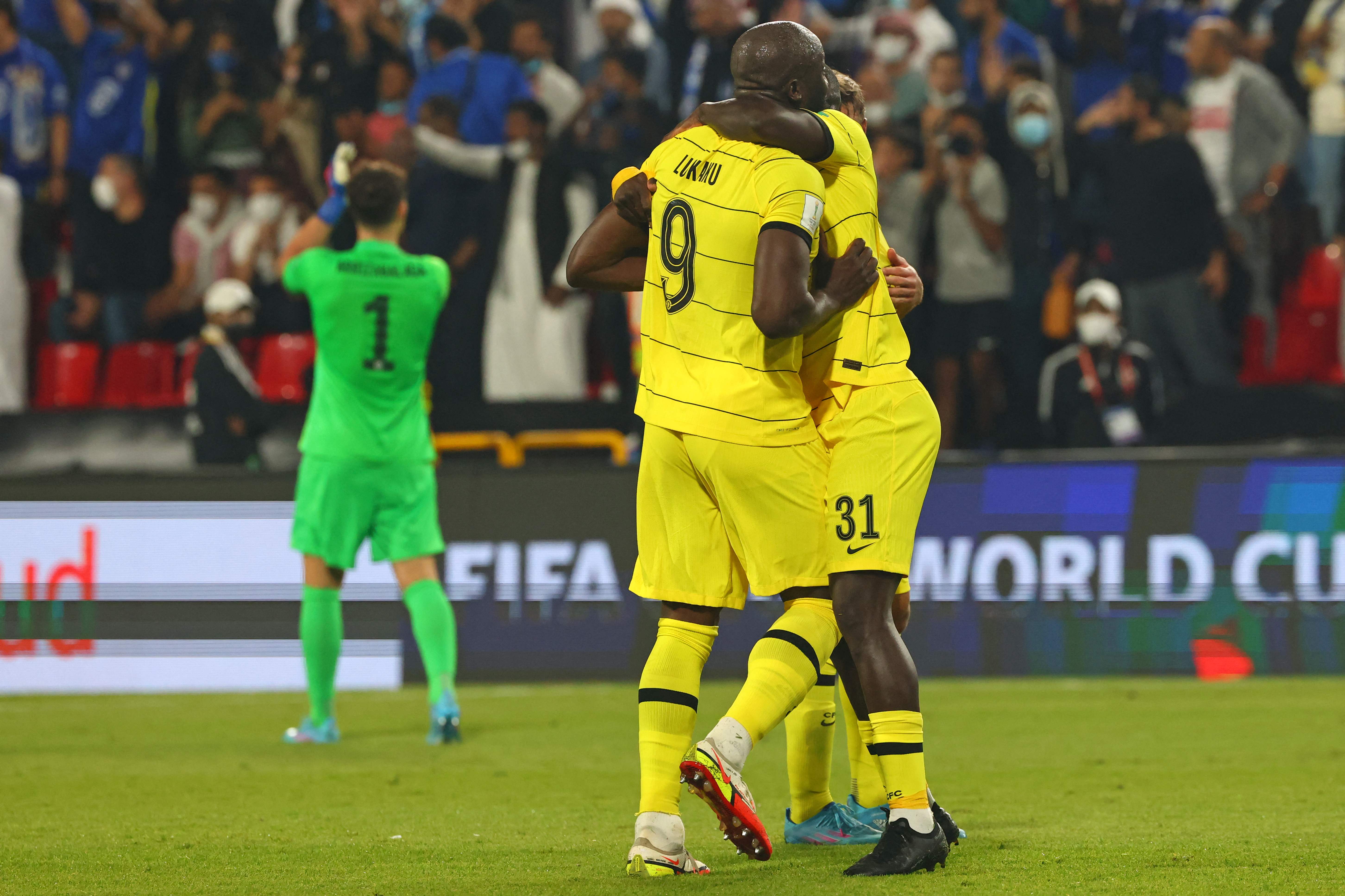 Pemain Chelsea merayakan kemenangan di babak semifinal piala dunia antarklub melawan Al Hilal dengan skor 1-0.