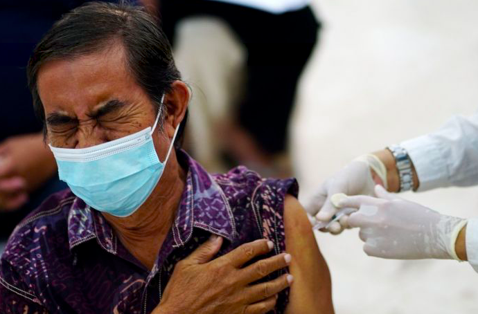 Polda Metro Gelar Vaksinasi Booster di Terminal Pasar Minggu