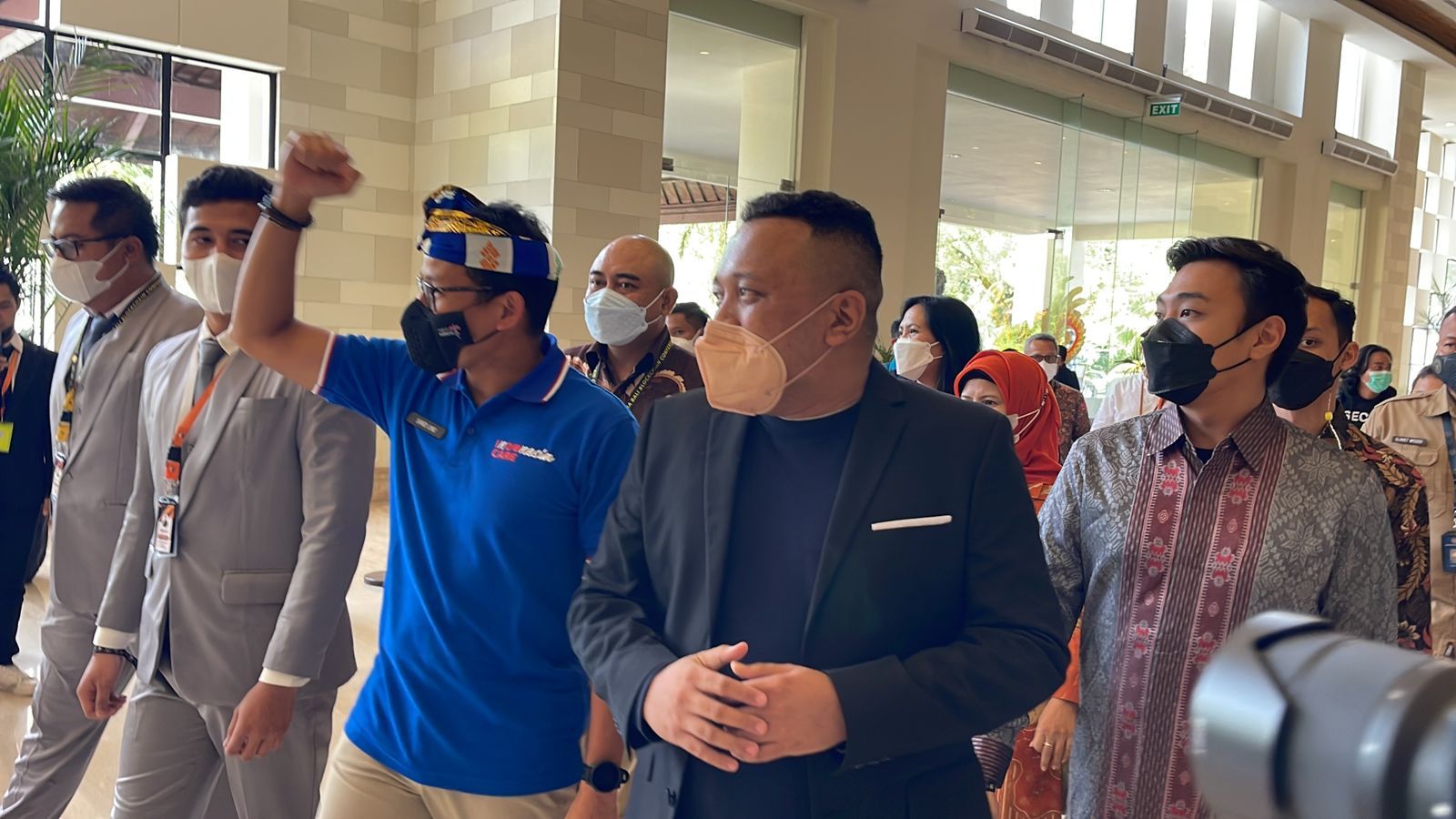 Menteri Pariwisata dan Ekonomi Kreatif Sandiaga Uno  (kedua dari kiri) menghadiri Bali Blockchain Conference 2022. 