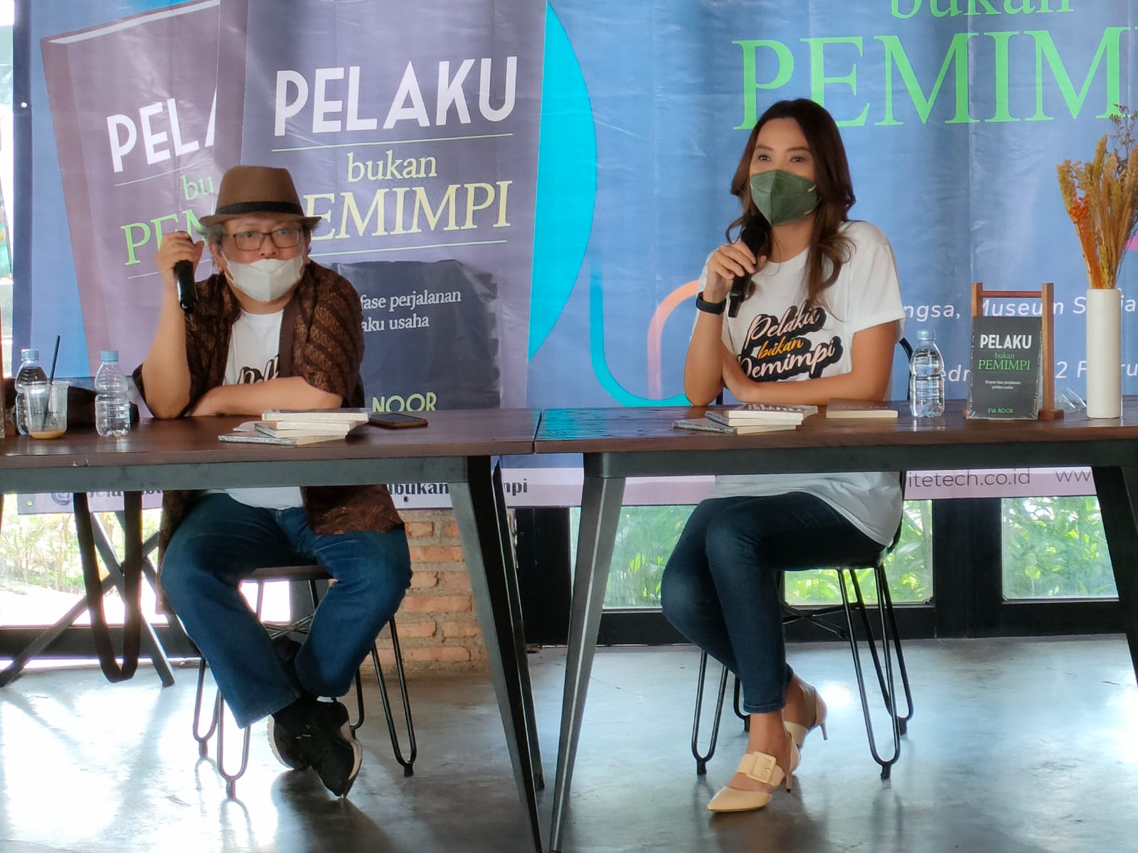 Penulis dan pengusaha Eva Noor menjadi pembicara dalam peluncuran buku 'Pelaku Bukan Pemimpi' di Jakarta, Rabu (2/2). 