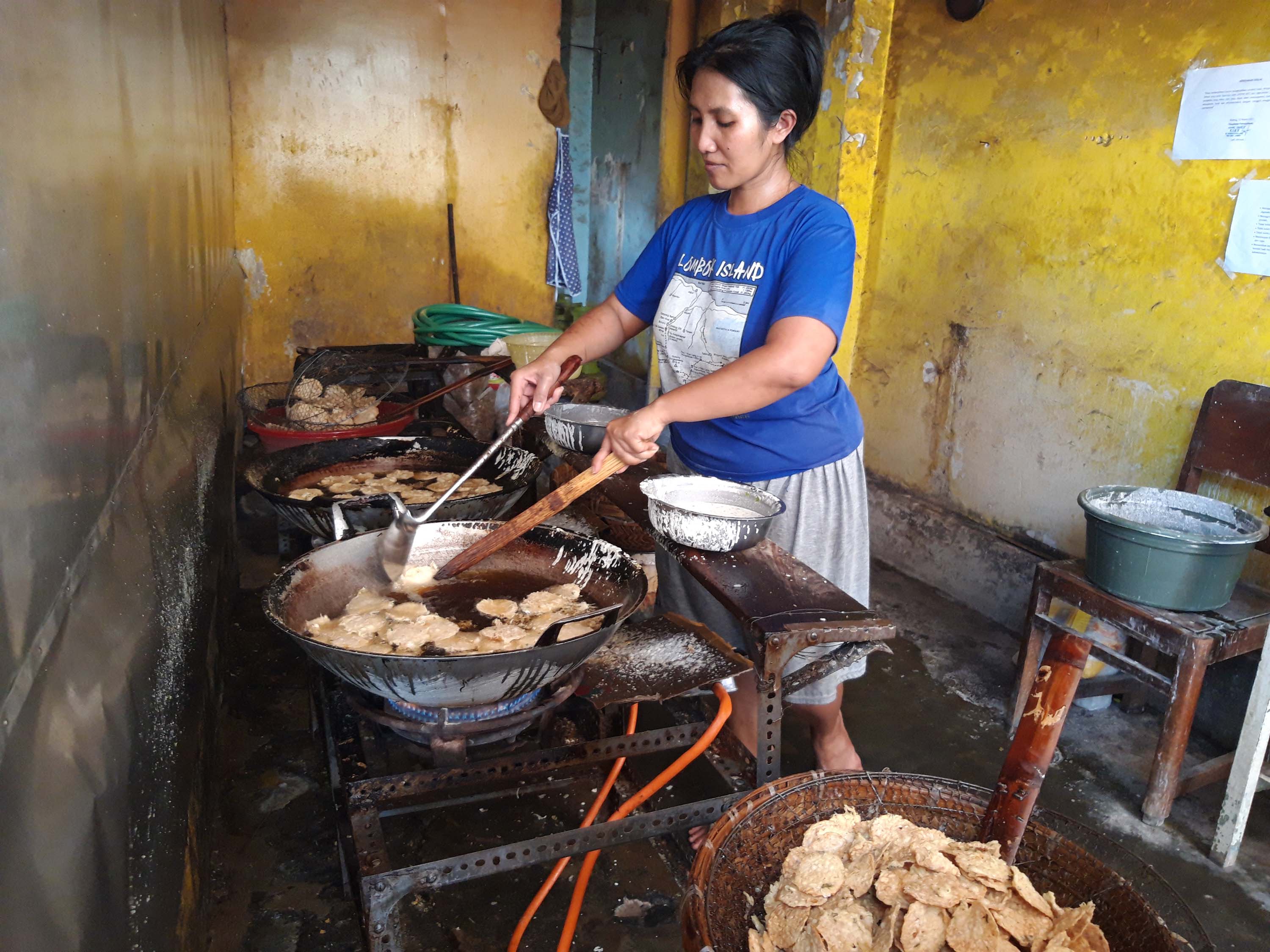 Perajin Keripik Tempe di Malang