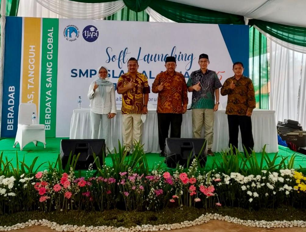 Dengan Konsep Go Green, Siswa SMP Islam Al Azhar Lebih Peduli Lingkungan