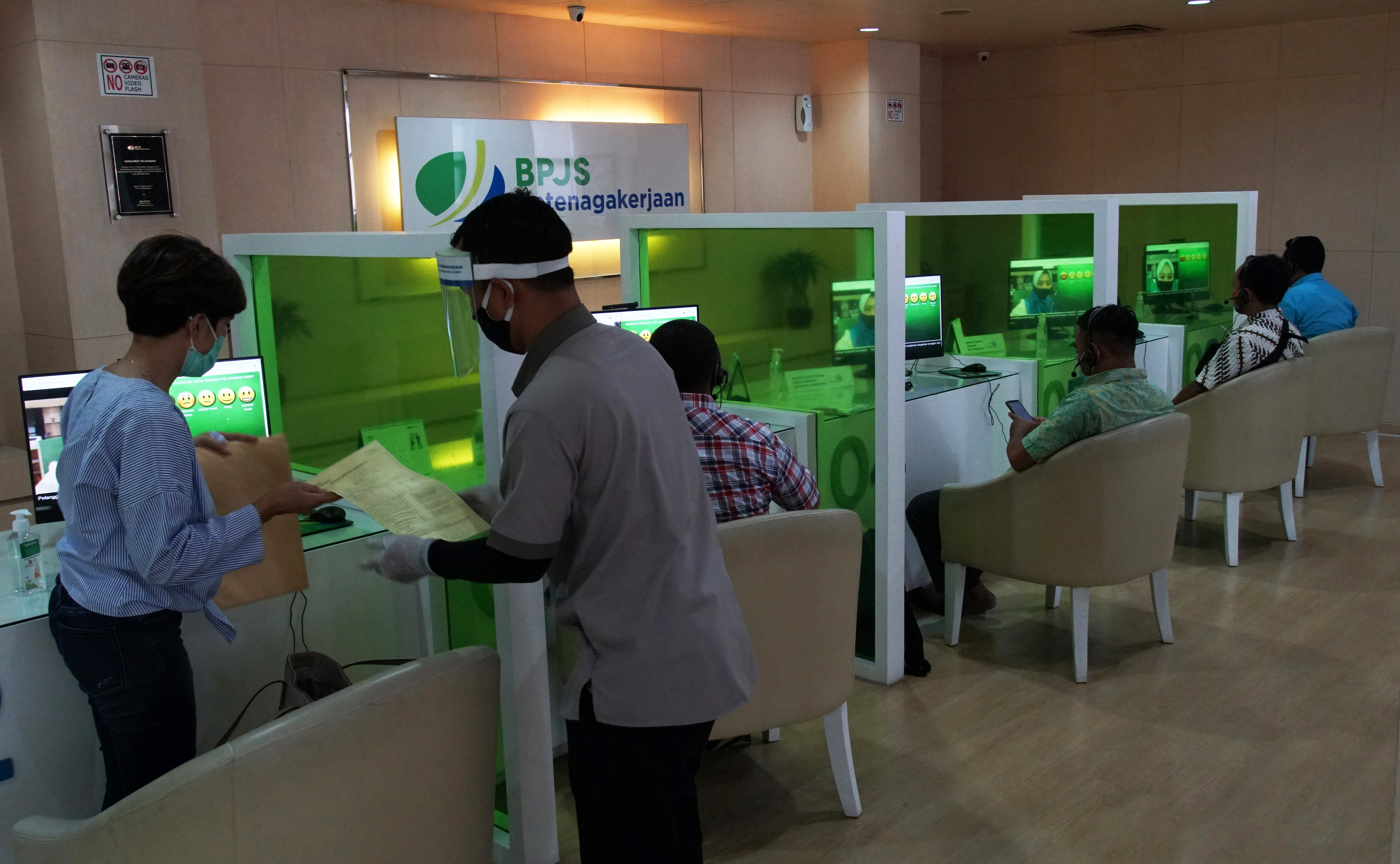 DPR Desak Pemerintah Kaji Ulang Aturan Pencairan JHT 100% di Usia 56 Tahun