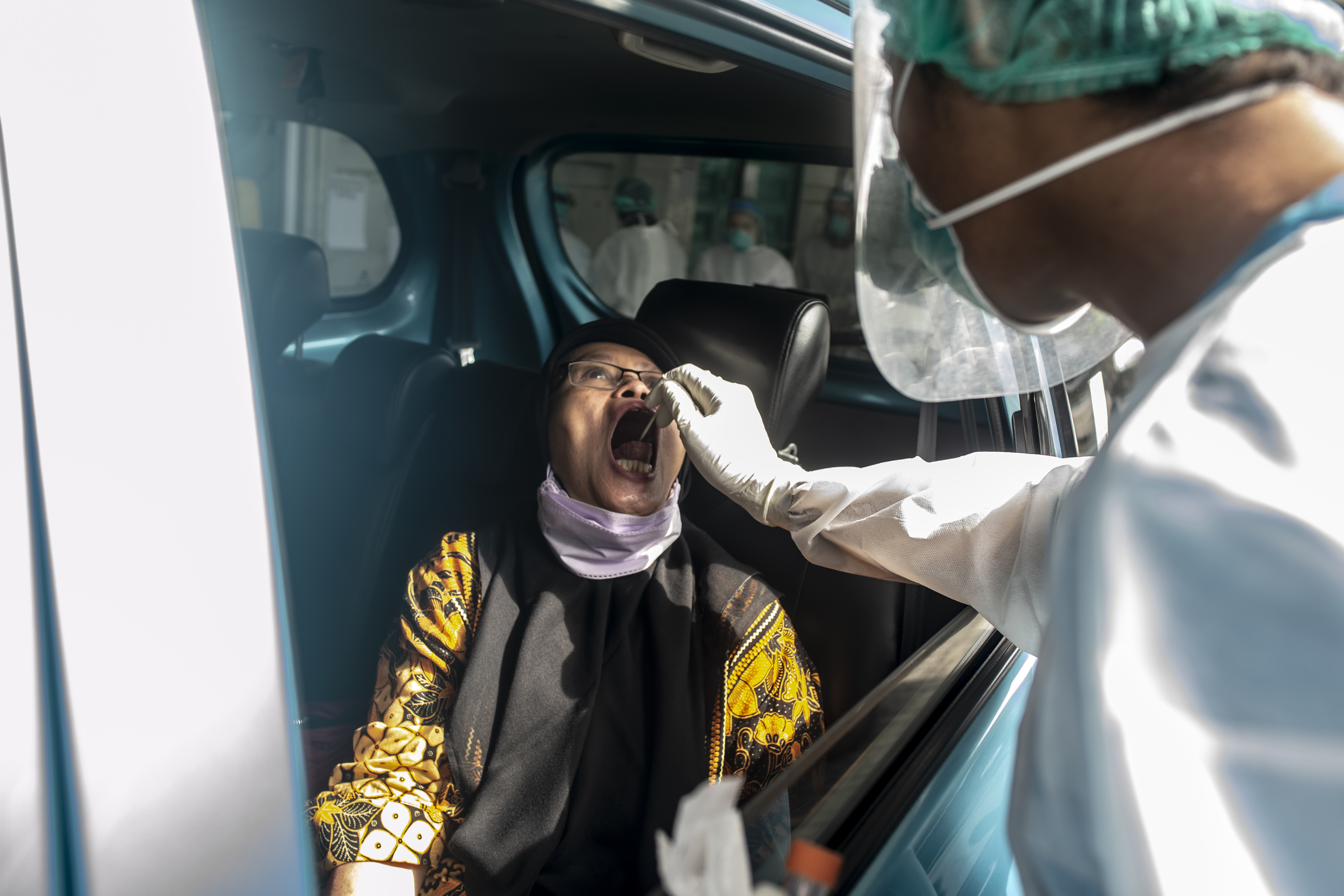 LONJAKAN KASUS: Satgas Penanganan Covid-19 mencatat kenaikan kasus secara nasional. Positivity rate pada tenaga tenaga kesehatan juga tinggi