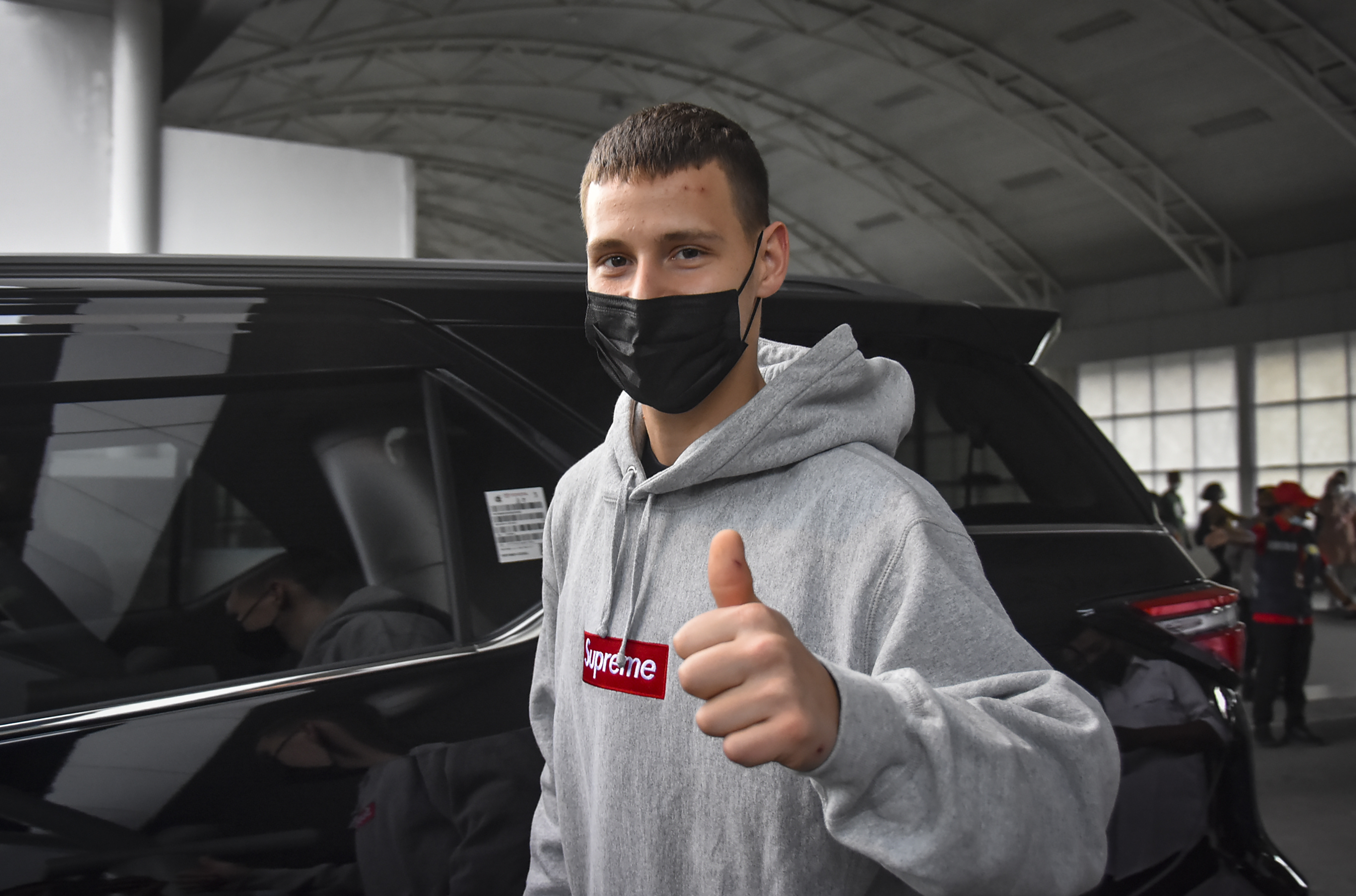 Juara dunia MotoGP 2021 Fabio Quartararo tiba di Bandara Internasional Lombok (BIL) di Praya