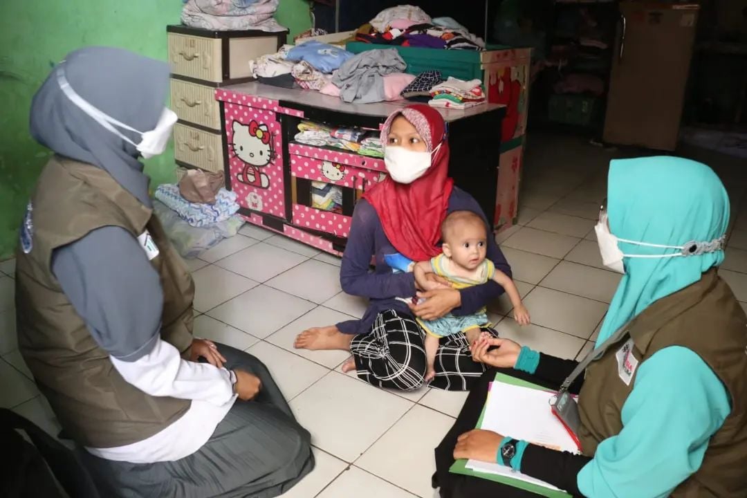 Health Care team Rumah Sosial Kutub melakukan kunjungan ke salah satu rumah warga di daerah Ulujami, Jakarta Selatan.
