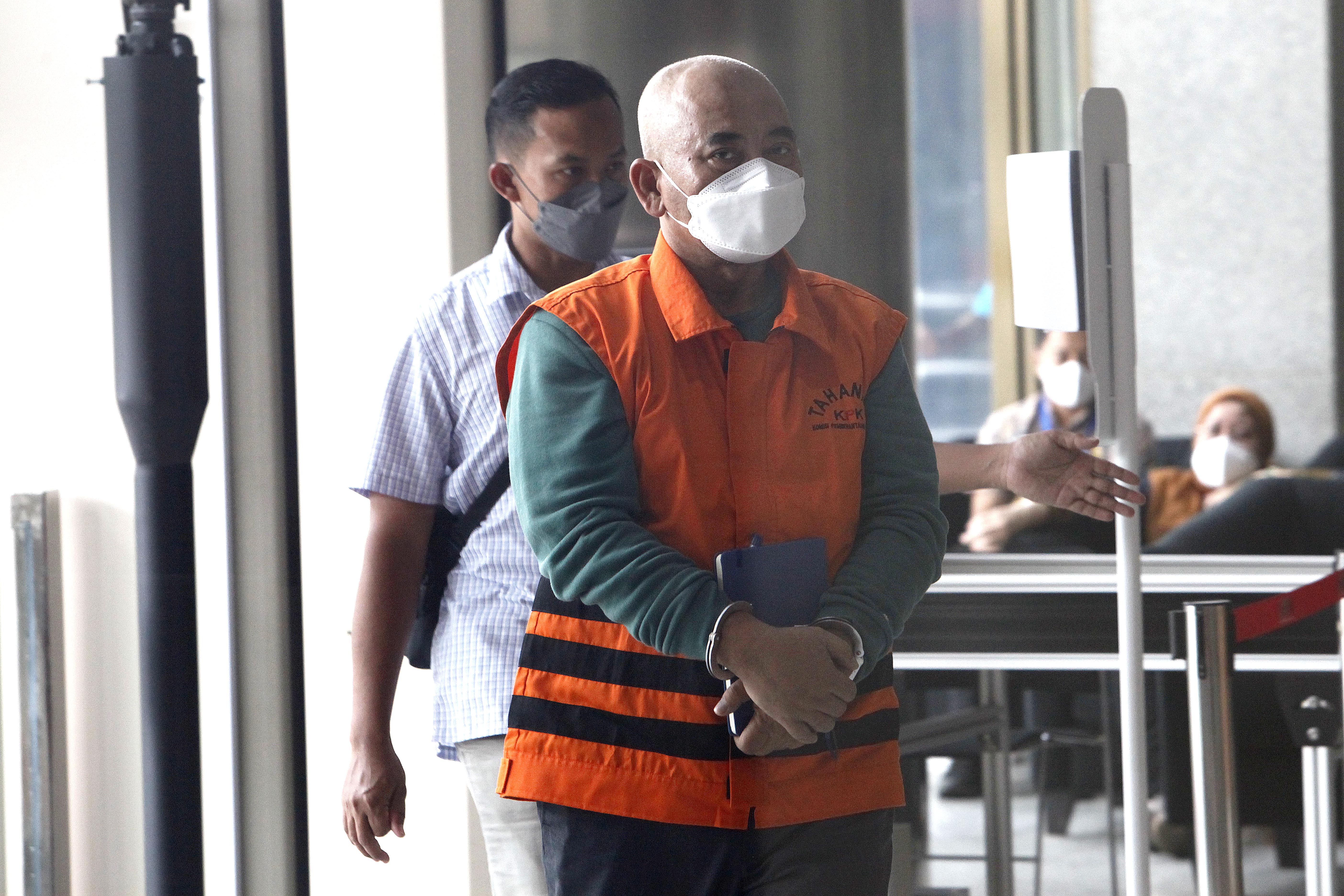 Terdakwa Wali Kota Bekasi Nonaktif Rahmat Effendi 