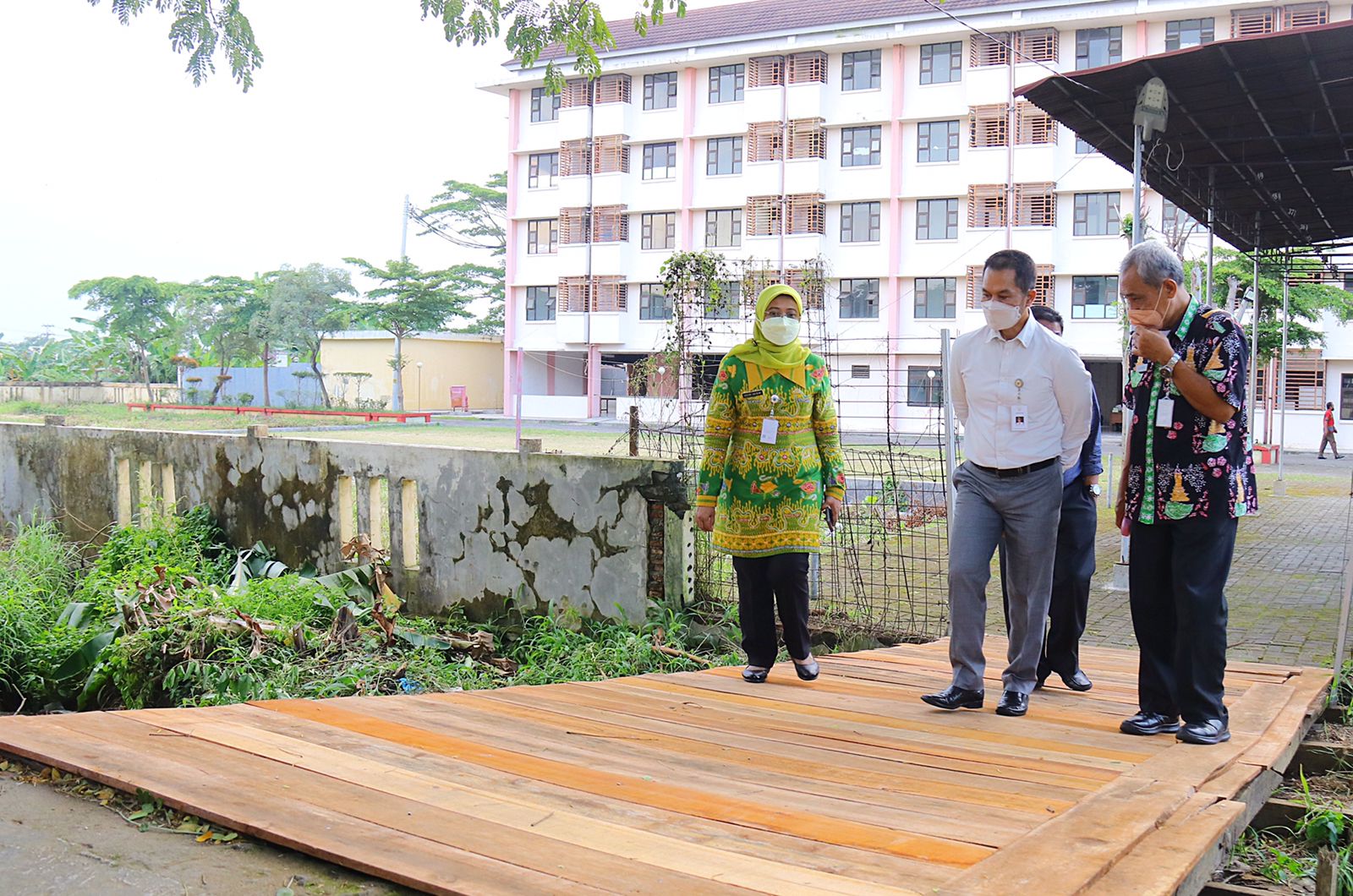 Bupati Kudus saat mengunjungi Rusunawa Bakalankrapyak, Kecamatan Kaliwungu, Kabupaten Kudus jadi tempat isolasi terpusat, Rabu (16/2/2022).