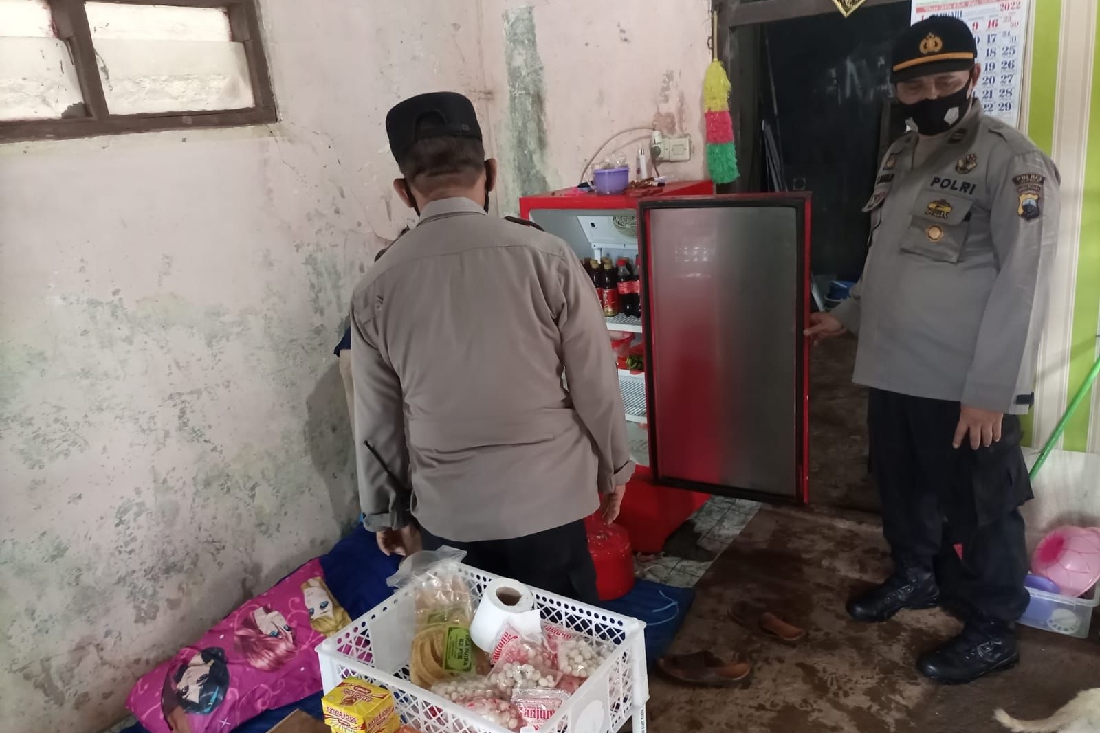 Polisi melakukan pemeriksaan di lokasi kejadian empat pemuda tewas usai pesta miras di Desa Karang Gondang, Kecamatan Mlonggo, Jepara.