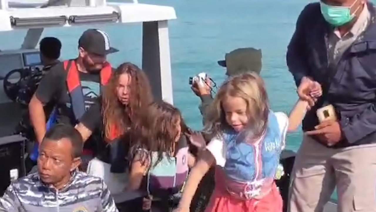 Kapal Wisatawan Asal Kanada Karam di Perairan Lingga Kepri