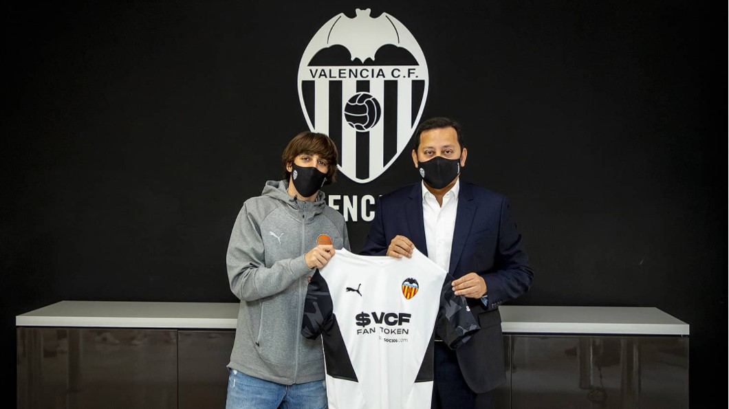 Bryan Gil (kiri) bergabung dengan Valencia dengan status pinjam dari Spurs.