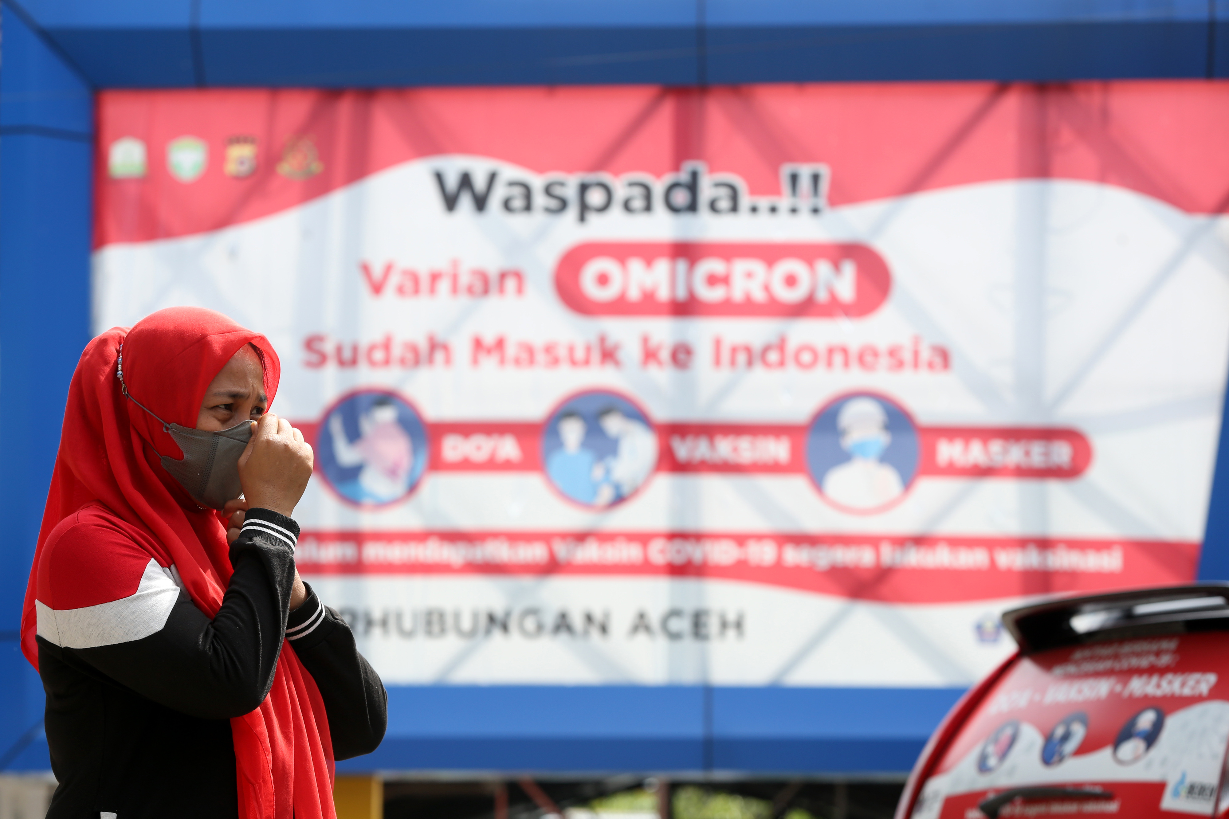 Ilustrasi Warga membenarkan penggunaan maskernya