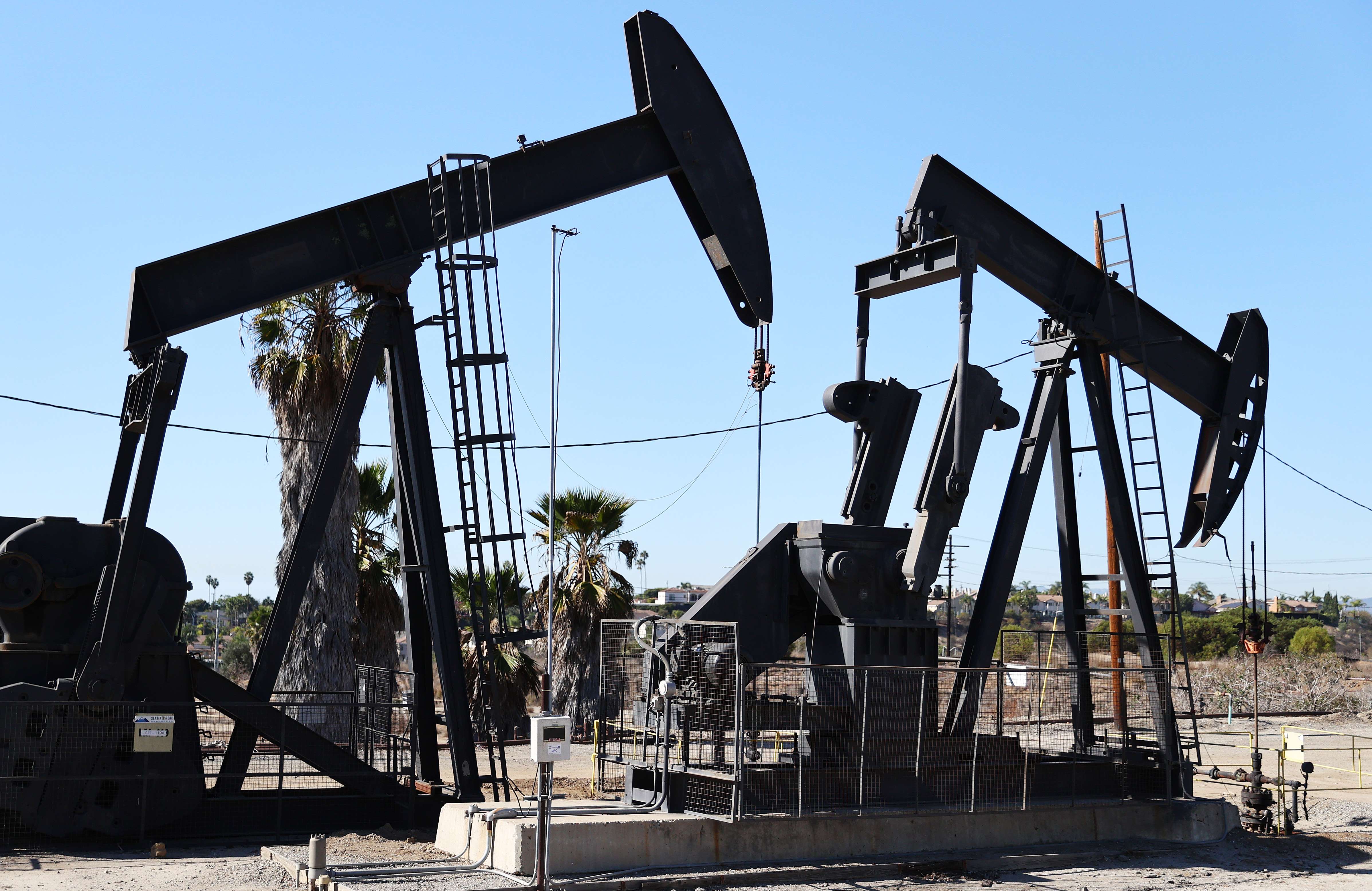 Rusia-Ukraina Masih Memanas, Harga Minyak dan Emas Menanjak