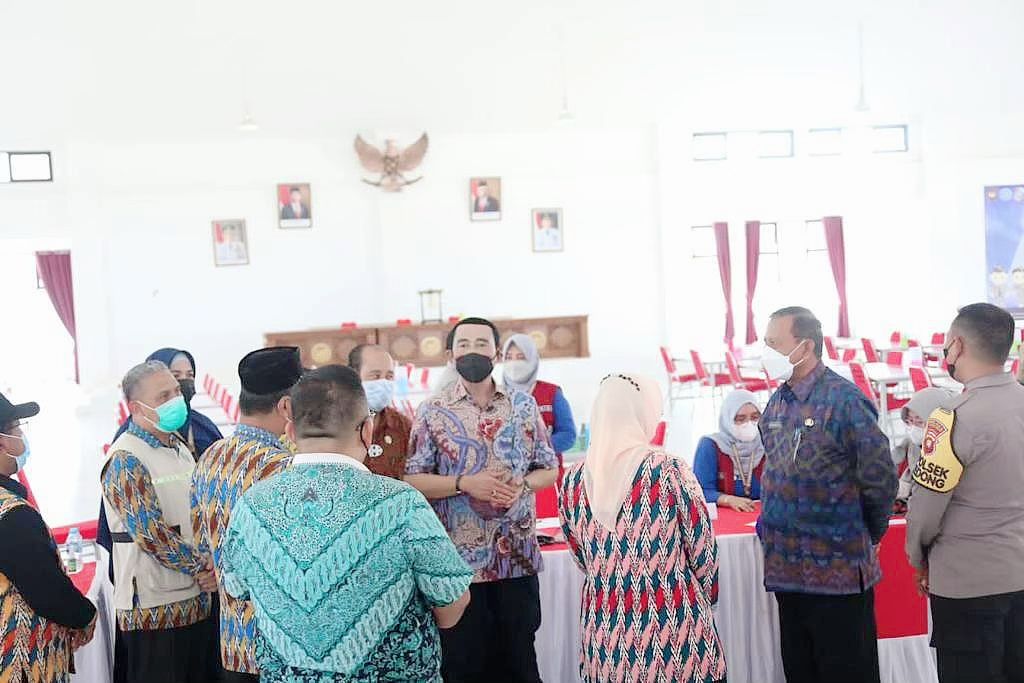 Rektor IPDN Hadi Prabowo meninjau vaksinasi booster di Kamlus IPDN Kalbar