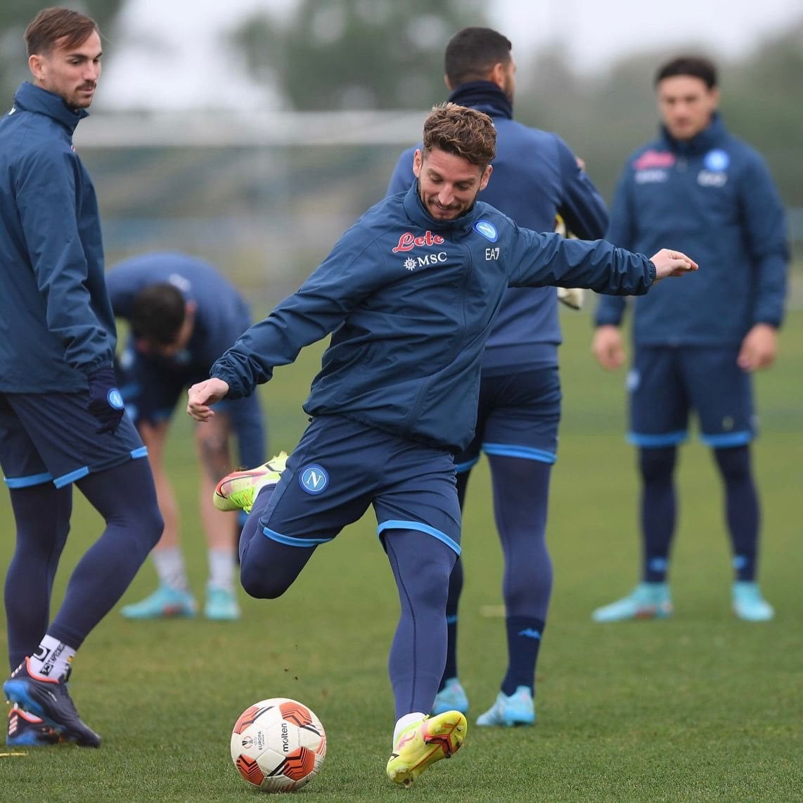 Skuad Napoli tengah berlatih