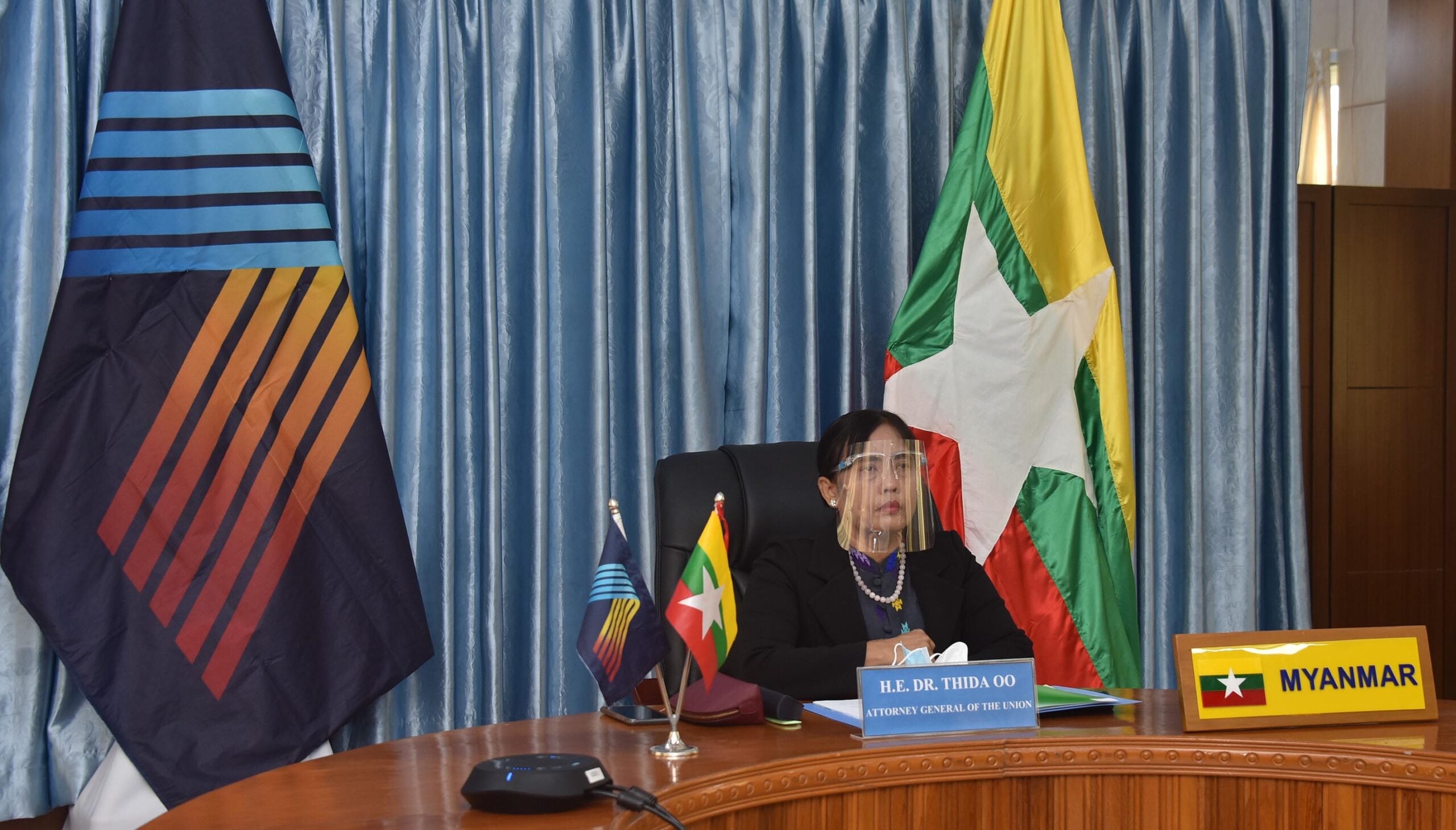 Jaksa Agung Myanmar Thida Oo adalah satu dari pejabat Myanmar yang mendapat sanksi dari AS, Inggris, dan Kanada. 