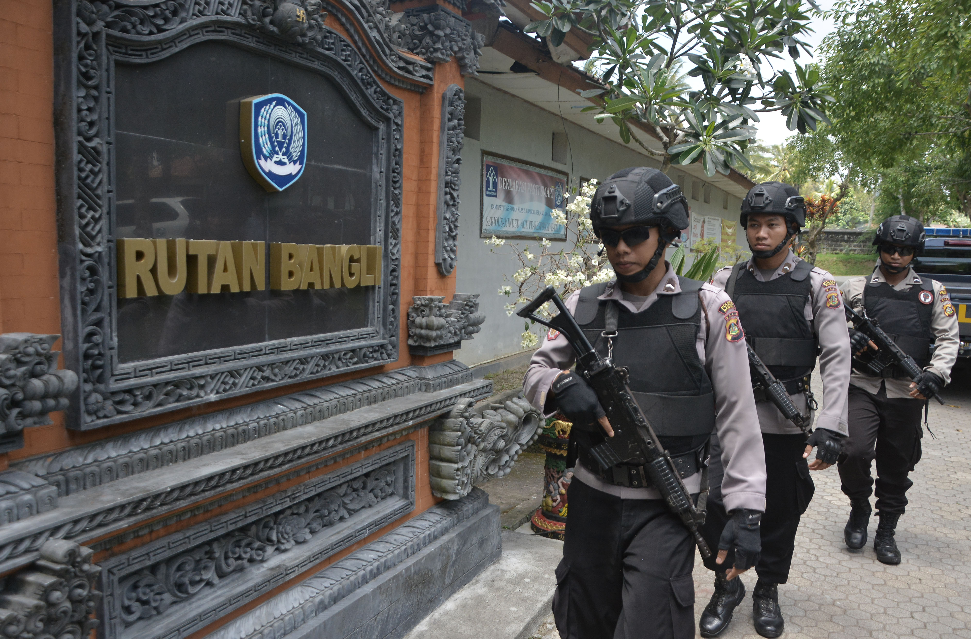 Sebanyak 14 napi Rutan Kelas IIB Bangli dipindahkan ke LP Narkotika Kelas IIA Bangli, Kamis, malam (17/2/2022)