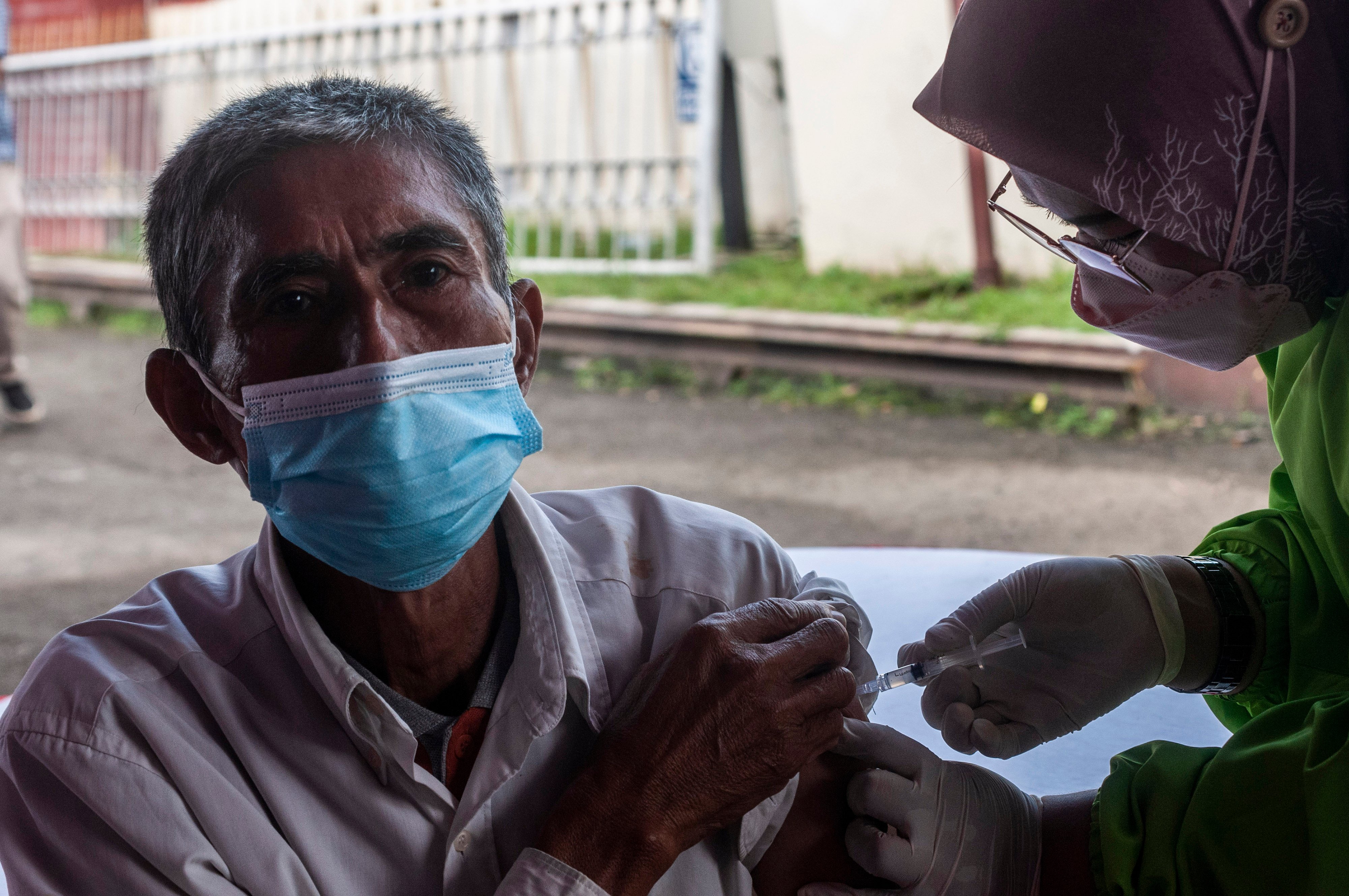 1,2 Juta Lansia telah Dapat Vaksin Covid-19 Dosis Booster