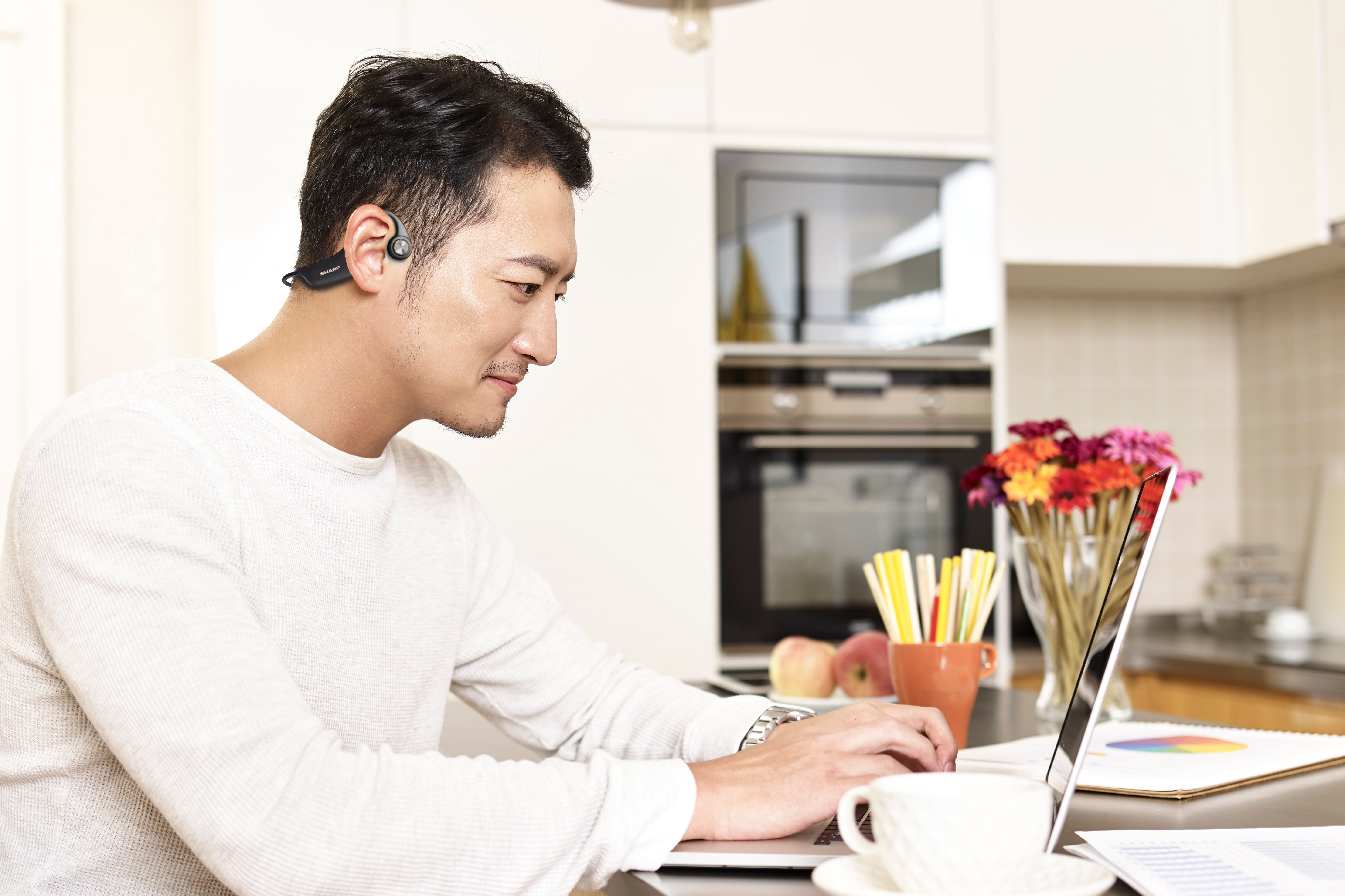 Jenis headphone Bone Conduction juga memberikan keuntungan bagi pengguna yang memiliki hobi berolahraga. 