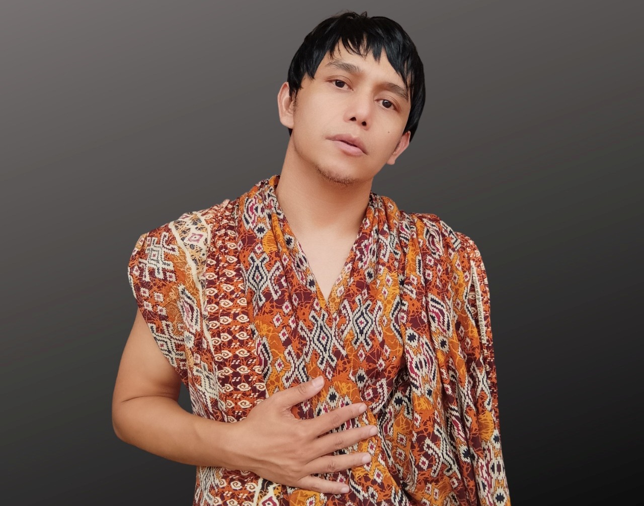 Penyanyi sekaligus penulis lagu Anthesianz. 