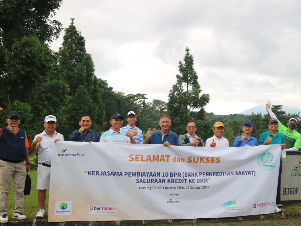 Universal BPR merupakan lembaga keuangan bank yang menerima simpanan dana pihak ketiga dalam bentuk deposito dan tabungan.