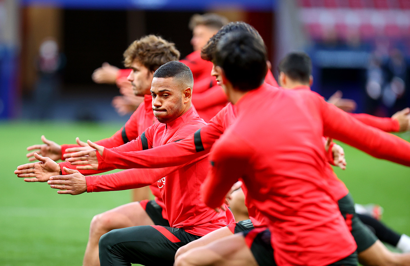 Sembuh dari Covid-19, Lemar Dipastikan Tampil Lawan MU