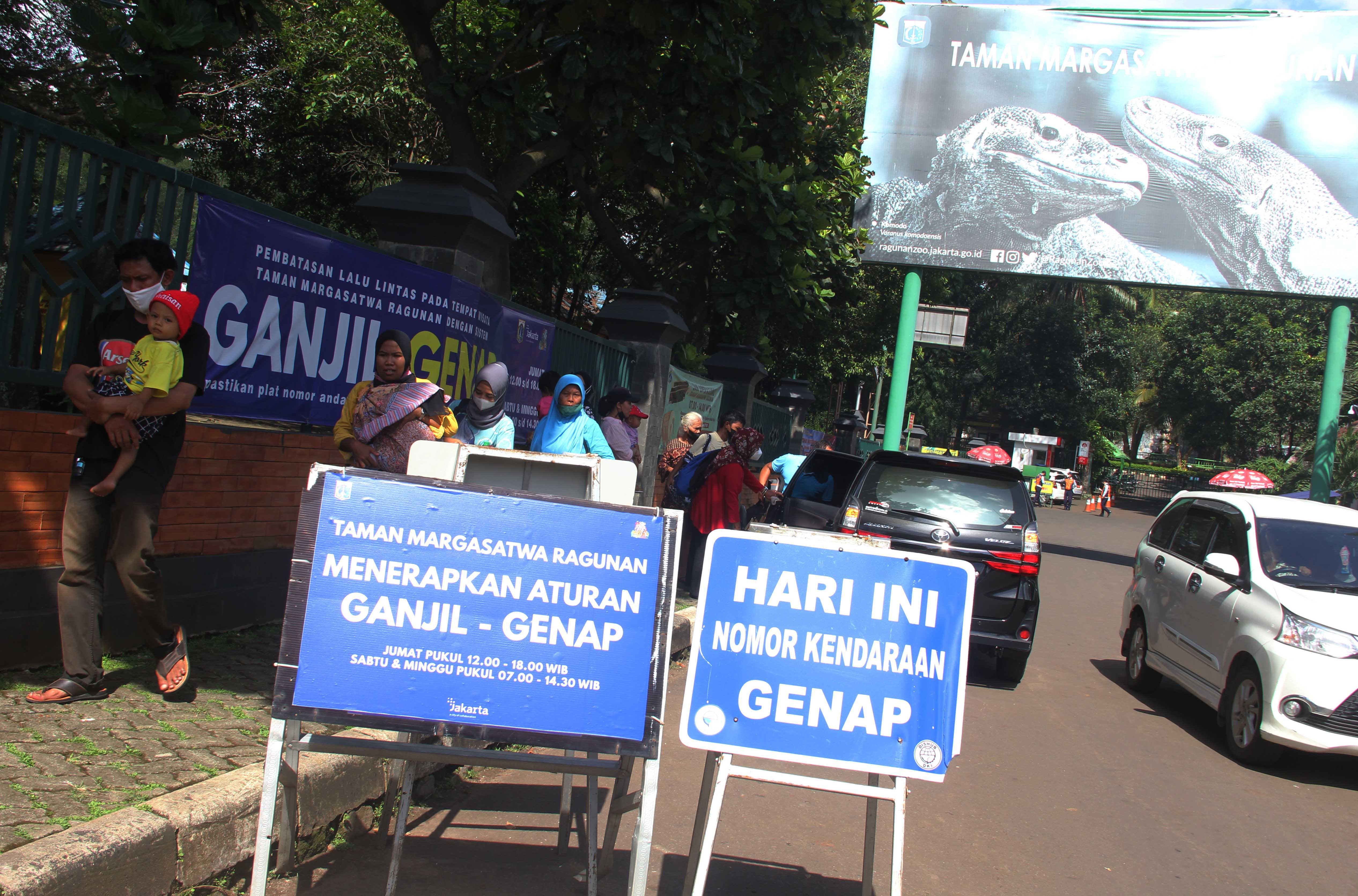 Kebijakan ganjil-genap di wilayah Jakarta.
