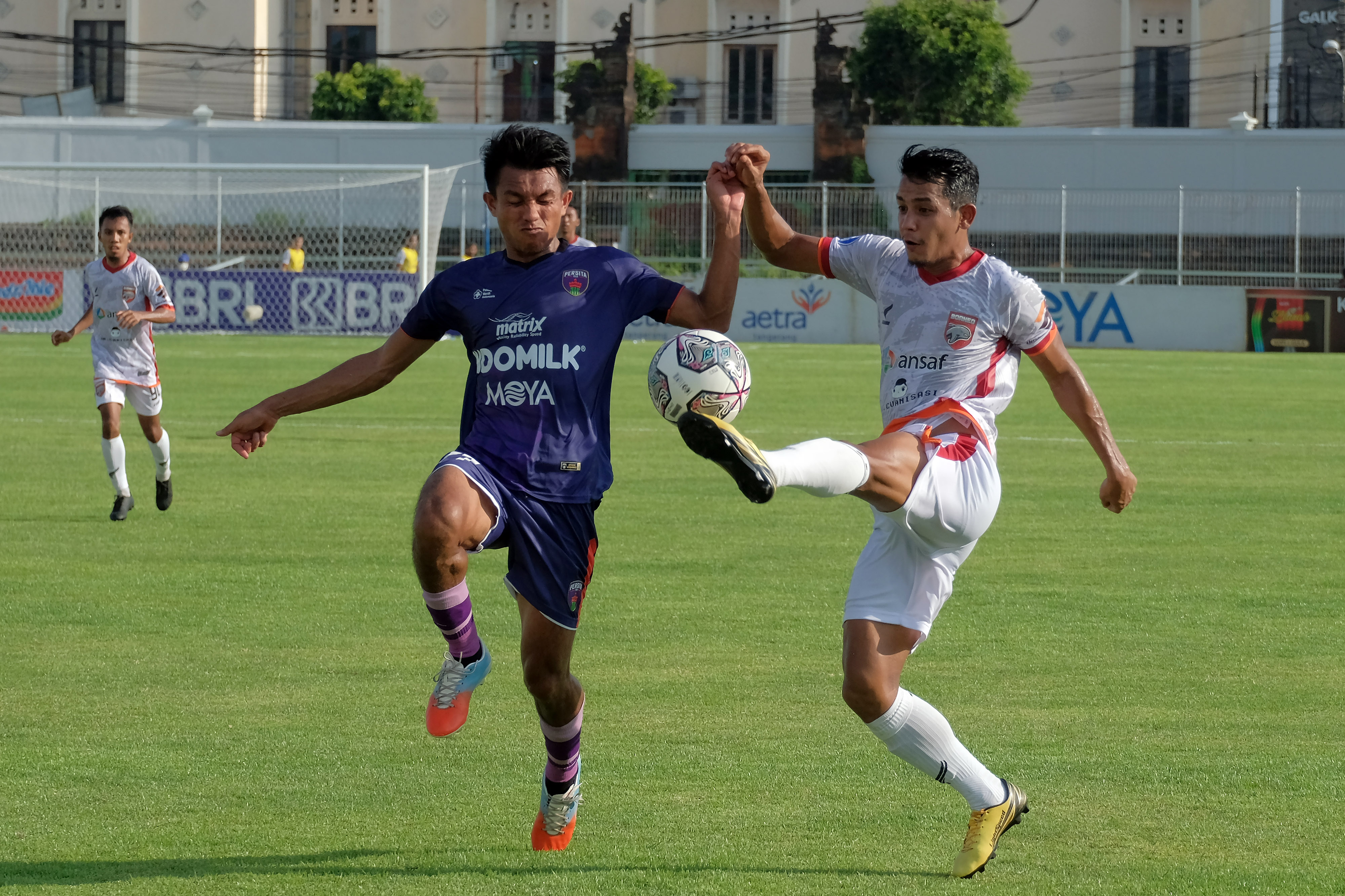 Laga Liga 1 antara Persita dan Borneo FC