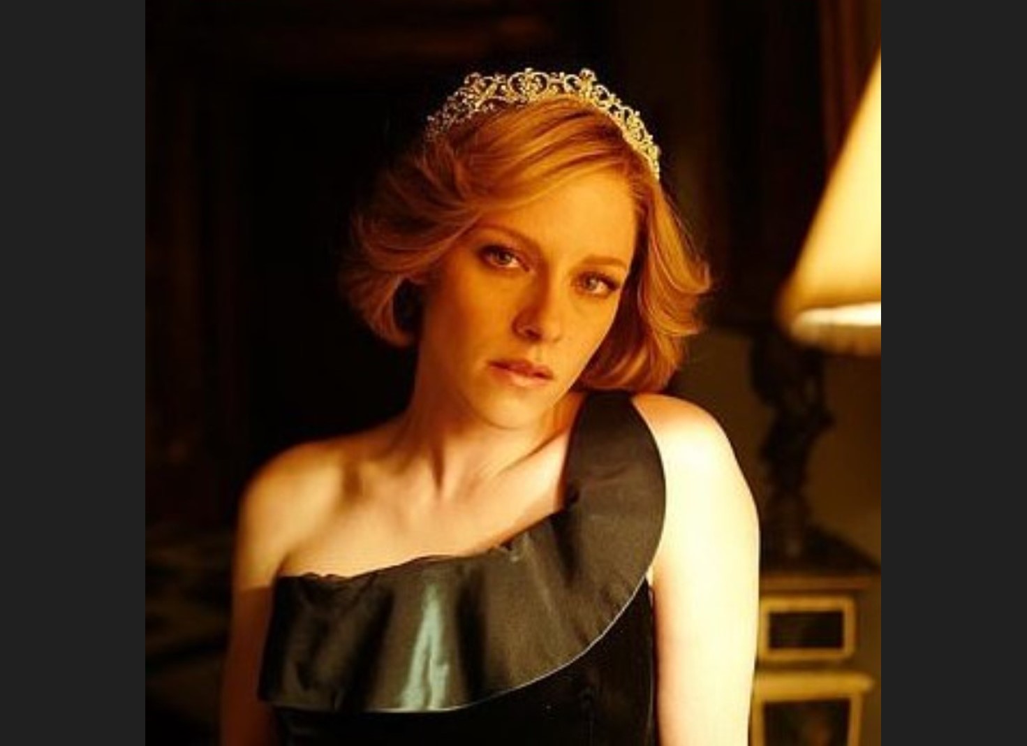 Kristen Stewart sebagai Putri Diana di film Spencer