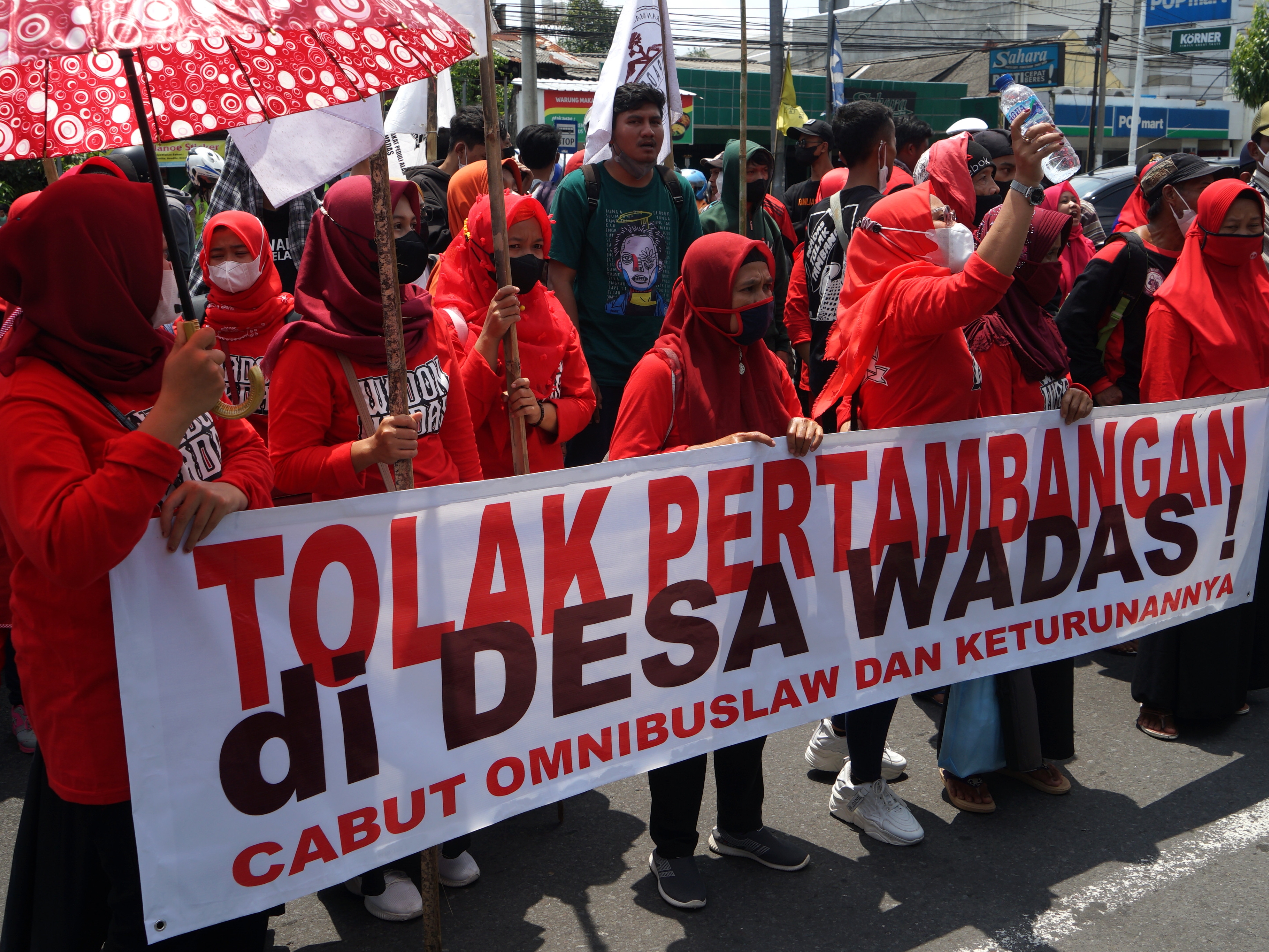 Warga yang tergabung dalam Gerakan Masyarakat Peduli Alam Desa Wadas menolak  rencana penambangan batuan adesit di Desa Wadas, Jateng.