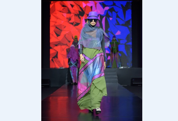 Koleksi Najua Yanti yang diperagakan di Jakarta Fashion Trend 2022, pada 9 Februari 2022.