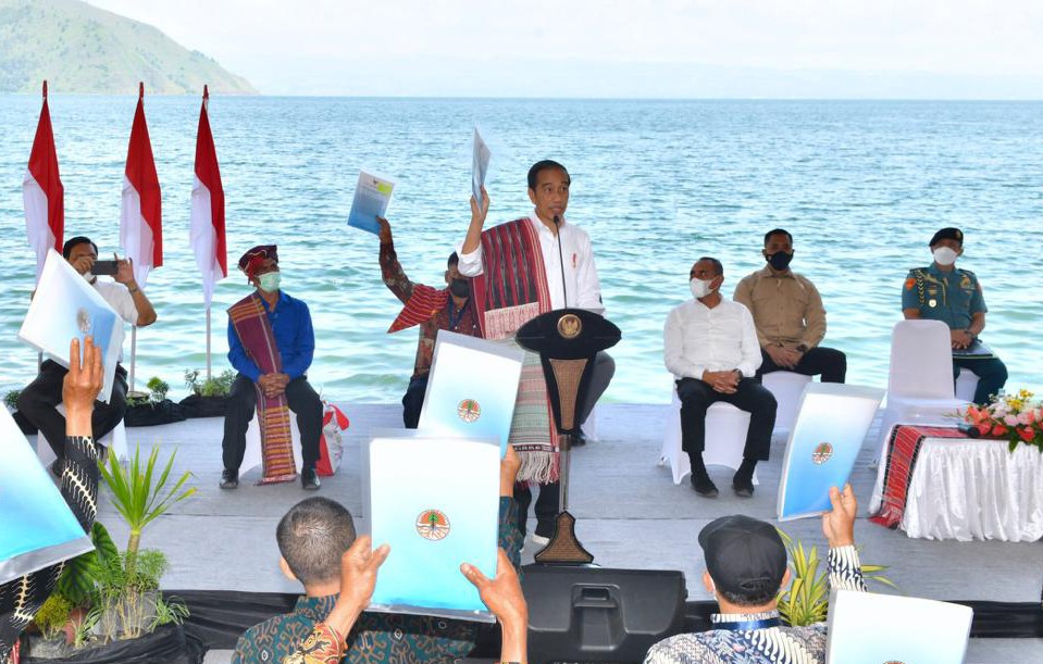 Bagikan Sertifikat Lahan, Presiden: Manfaatkan untuk Hal Produktif