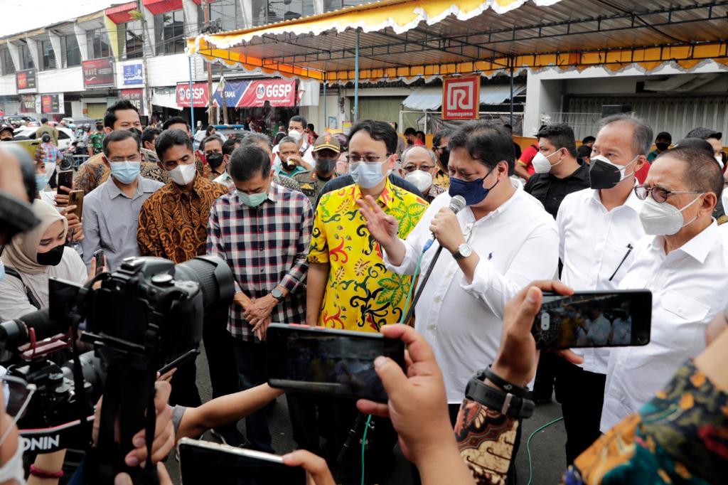 Kawal Harga Minyak Goreng, Wamendag dan Aprindo Gelar Pasar Murah