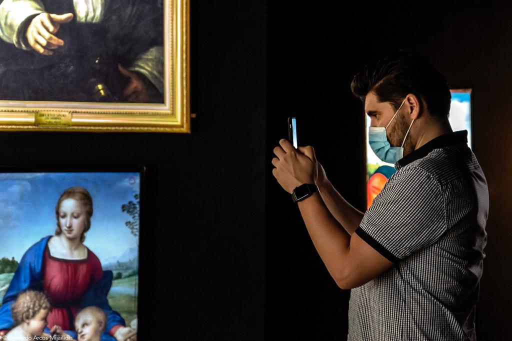 'Magister Raffaello',sebuah pameran seni video yang bertempat di Ciputra Artpreneur Gallery, Jakarta.