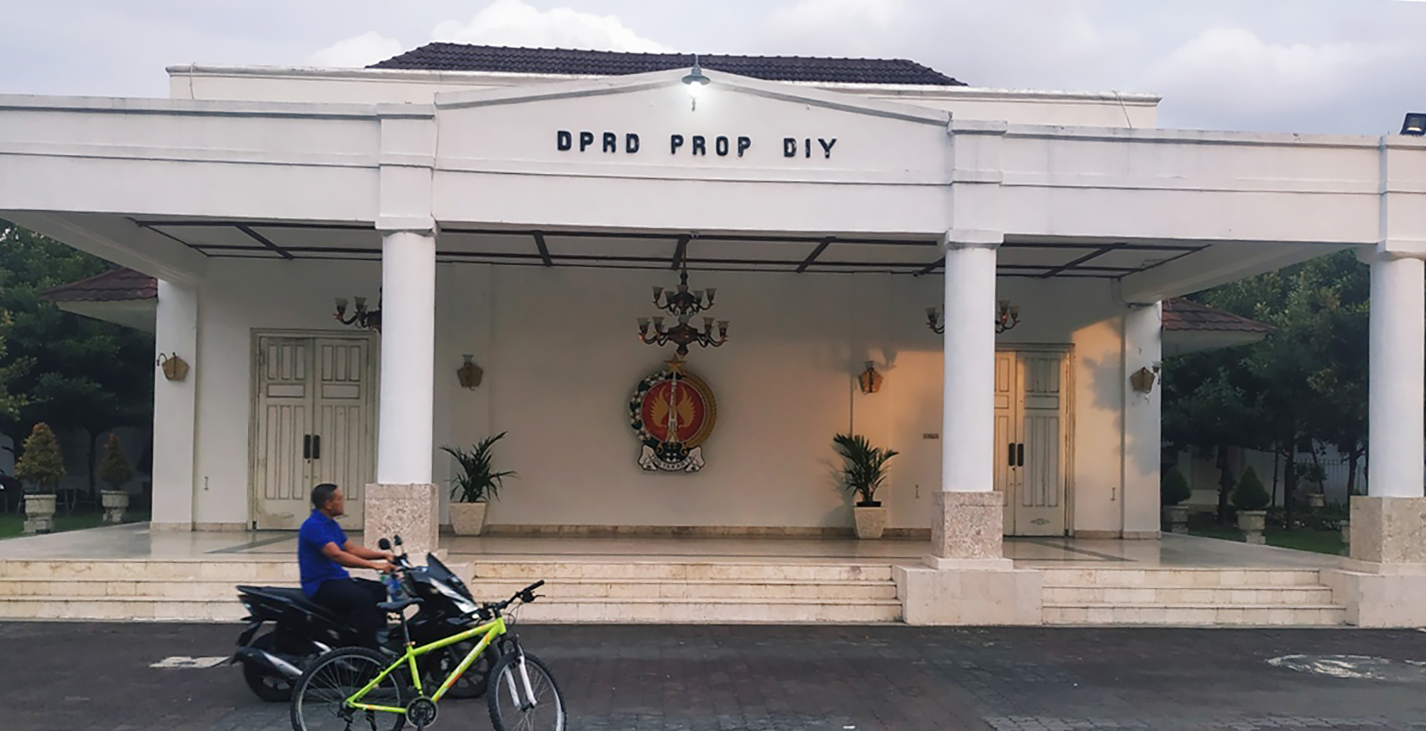 Halaman depan Gedung DPRD DIY di Jalan Malioboro, Yogyakarta.
