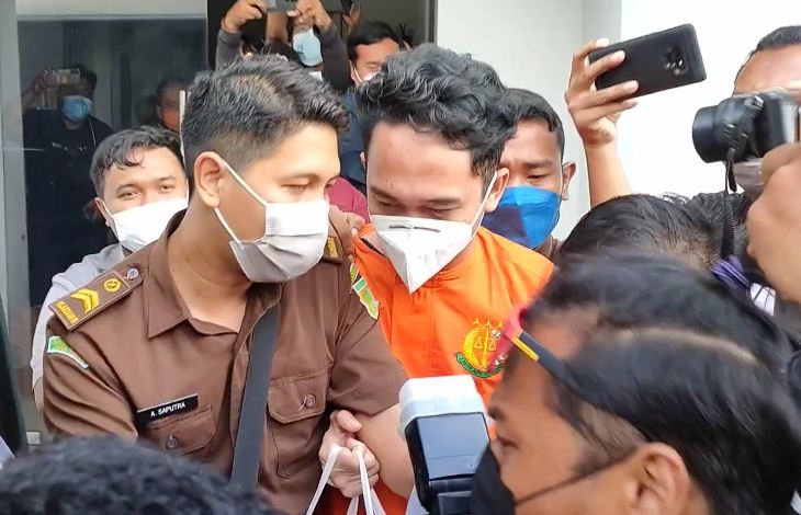 USAI dipecat dari satuan kepolisian, tersangka kasus pemaksaan aborsi Randy Bagus Hari Sasongko dijebloskan ke tahanan. 
