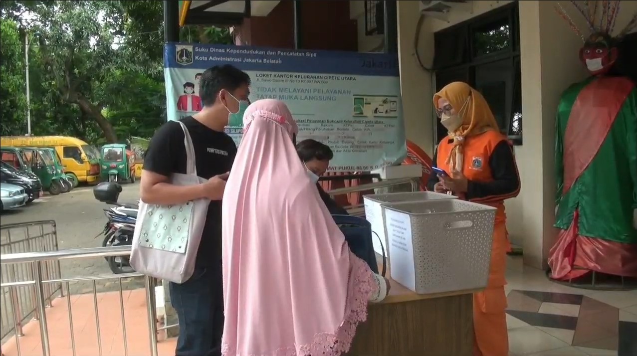 LIMA pegawai Kantor Kelurahan Cipete Utara, Jakarta Selatan, positif Covid-19. Sistem pelayanan tatap muka dihentikan sementara.