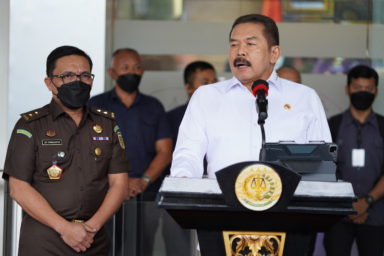 Jaksa Agung ST Burhanuddin saat memberikan keterangan pers di Jakarta.